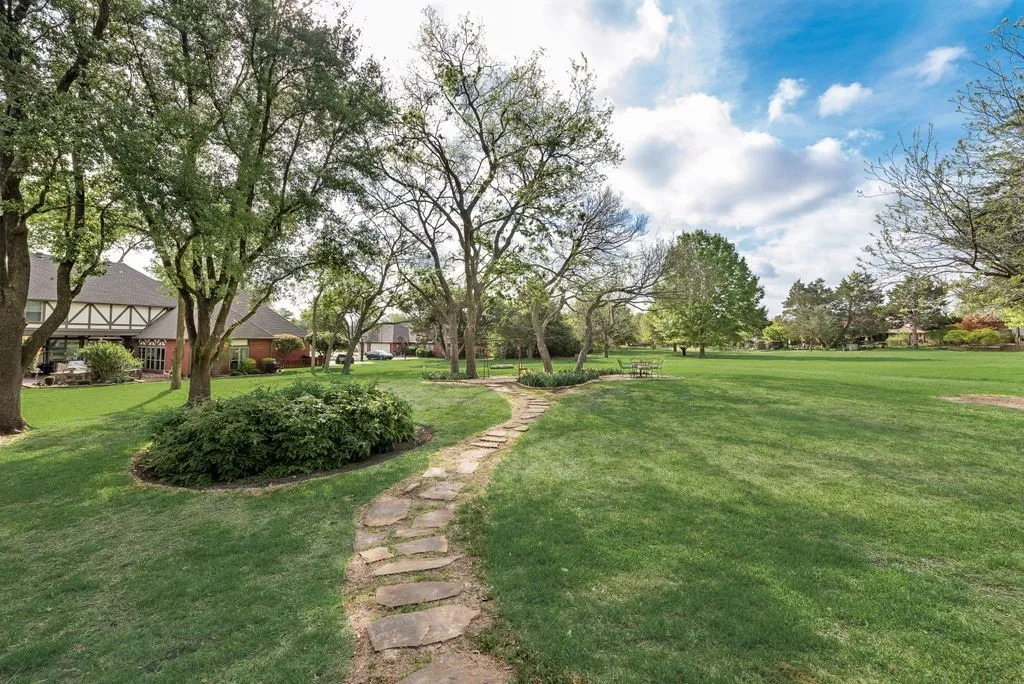Single Family Residence For Sale in Collin County , 802 Riva Ridge, Lucas, Texas 75098, 4 Bedroom, 2 Bathroom, 2 Garage spaces, 2,017 Sqft, built in 1984, Preowned, mls#21230154, Real Estate Agent in Lucas, Homes For Sale in Collin county, Homes For Sale in Lucas, Realtor in Lucas Texas, Real Estate Brokerage Independent Realty Texas, Luminita Cordes Realtor