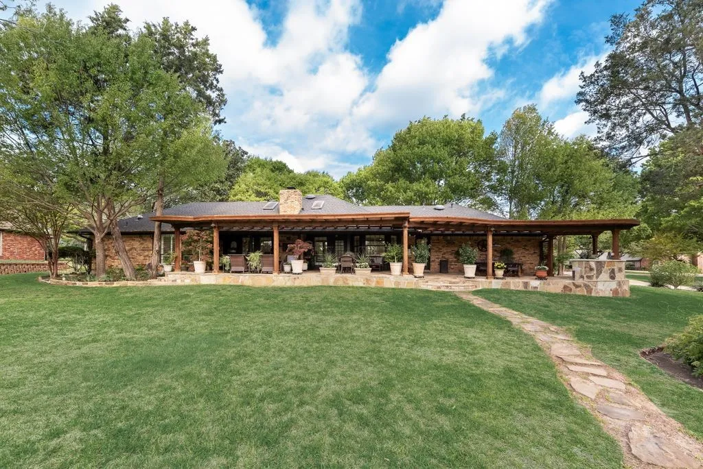 Single Family Residence For Sale in Collin County , 802 Riva Ridge, Lucas, Texas 75098, 4 Bedroom, 2 Bathroom, 2 Garage spaces, 2,017 Sqft, built in 1984, Preowned, mls#21230154, Real Estate Agent in Lucas, Homes For Sale in Collin county, Homes For Sale in Lucas, Realtor in Lucas Texas, Real Estate Brokerage Independent Realty Texas, Luminita Cordes Realtor