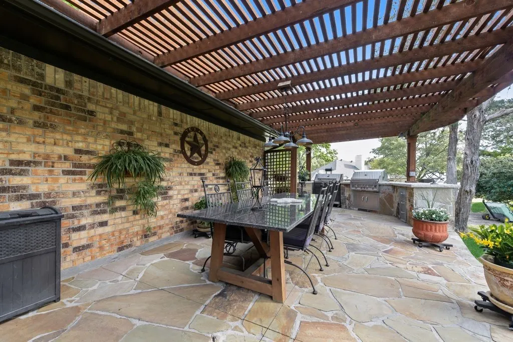 Single Family Residence For Sale in Collin County , 802 Riva Ridge, Lucas, Texas 75098, 4 Bedroom, 2 Bathroom, 2 Garage spaces, 2,017 Sqft, built in 1984, Preowned, mls#21230154, Real Estate Agent in Lucas, Homes For Sale in Collin county, Homes For Sale in Lucas, Realtor in Lucas Texas, Real Estate Brokerage Independent Realty Texas, Luminita Cordes Realtor