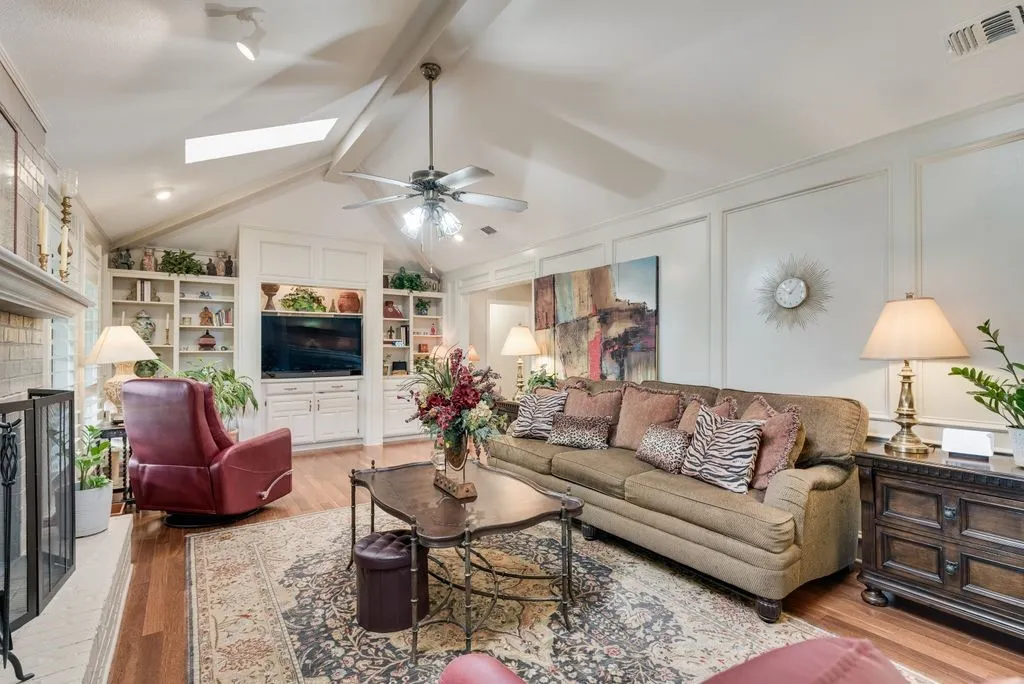 Single Family Residence For Sale in Collin County , 802 Riva Ridge, Lucas, Texas 75098, 4 Bedroom, 2 Bathroom, 2 Garage spaces, 2,017 Sqft, built in 1984, Preowned, mls#21230154, Real Estate Agent in Lucas, Homes For Sale in Collin county, Homes For Sale in Lucas, Realtor in Lucas Texas, Real Estate Brokerage Independent Realty Texas, Luminita Cordes Realtor