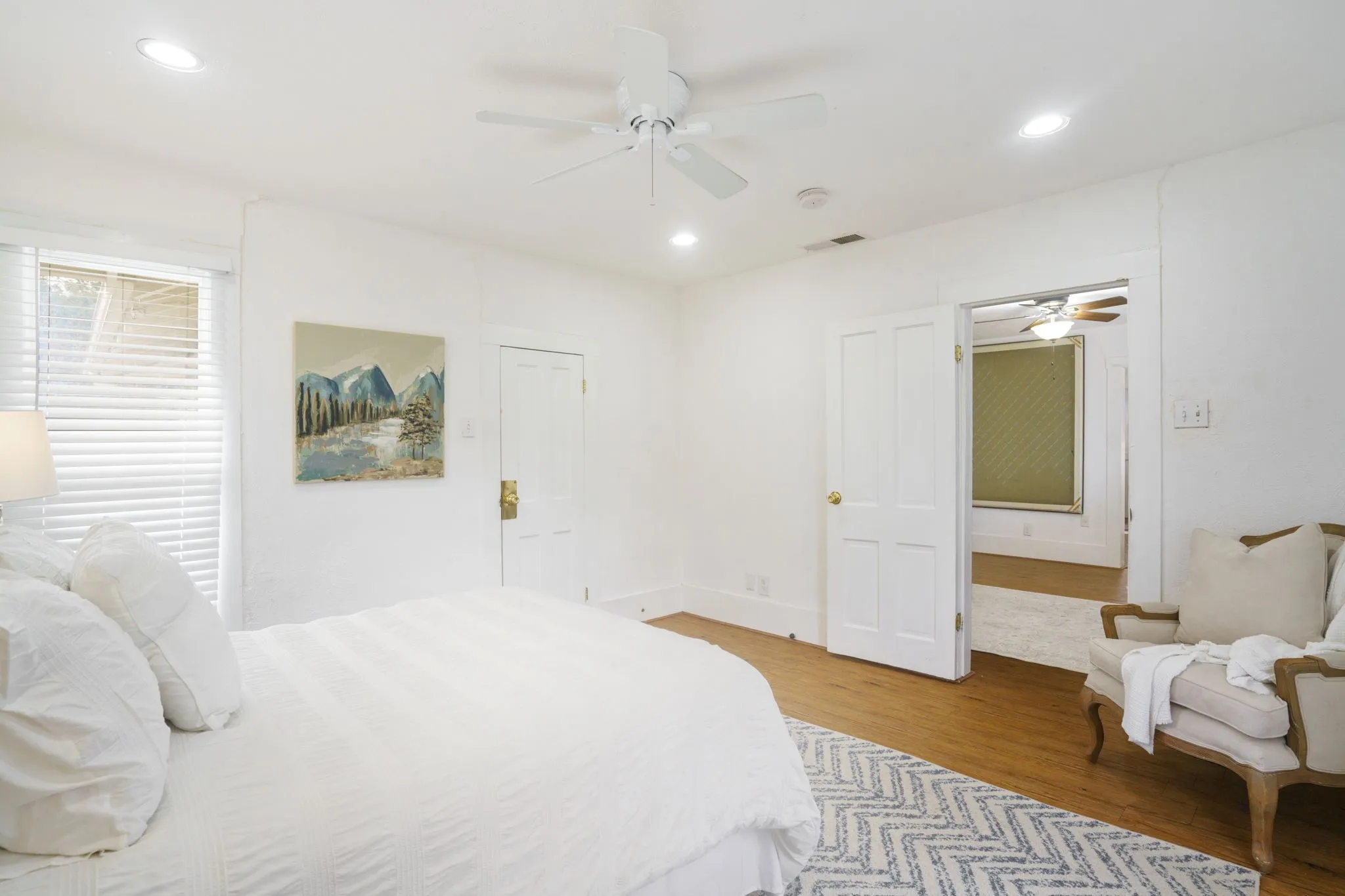 Apartment For Sale in Collin County , 303 N Waddill Street, Mc Kinney, Texas 75069, 8 Bedroom, 8 Bathroom, 5 Garage spaces, 5,960 Sqft, built in 1953, Preowned, mls#21184202, Real Estate Agent in Mc Kinney, Homes For Sale in Collin county, Homes For Sale in Mc Kinney, Realtor in Mc Kinney Texas, Real Estate Brokerage Independent Realty Texas, Luminita Cordes Realtor