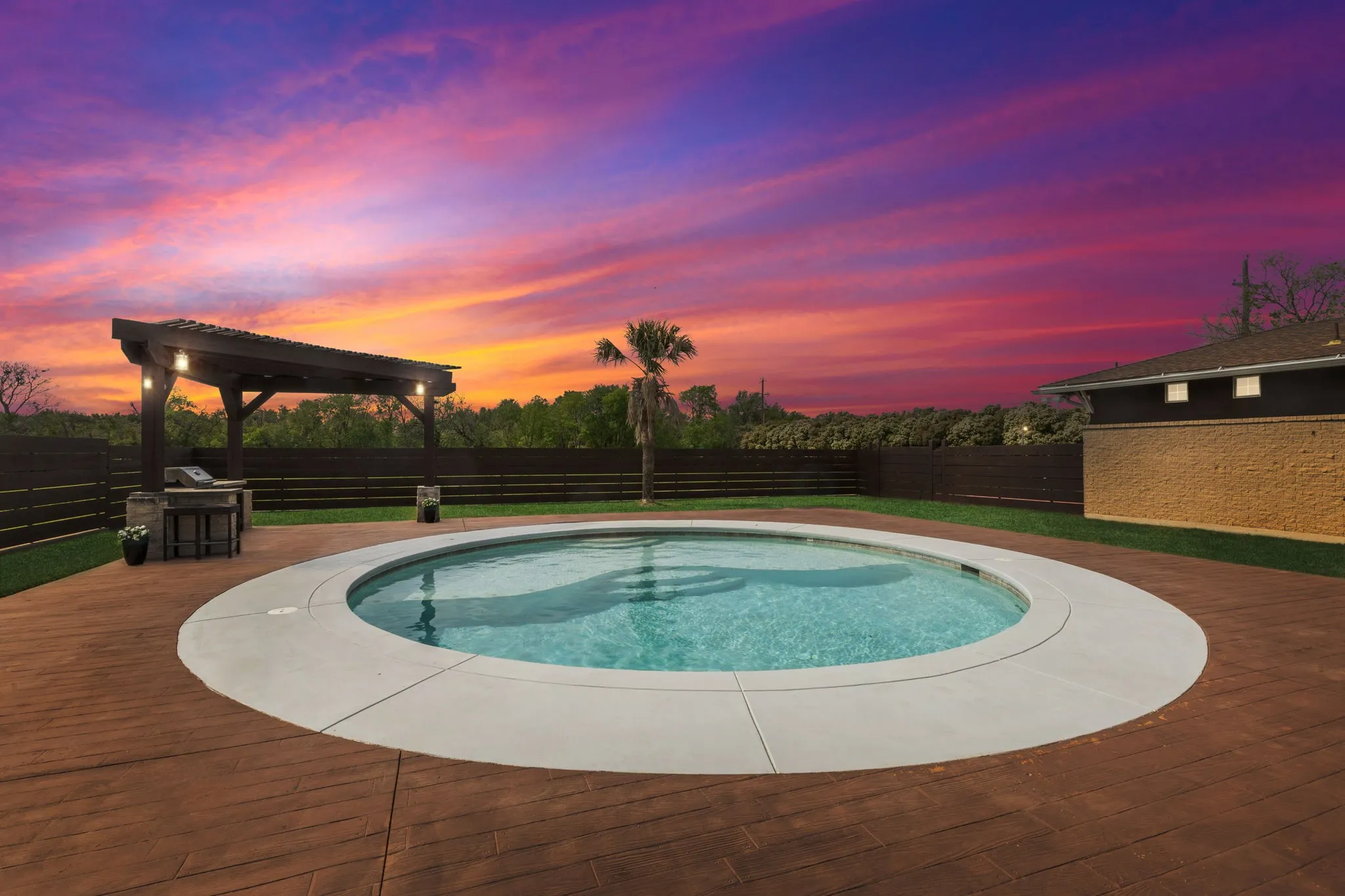 Gorgeous sunsets with no one behind!  Tanning ledge pool with two sets of steps.  Heated salt water pool!
