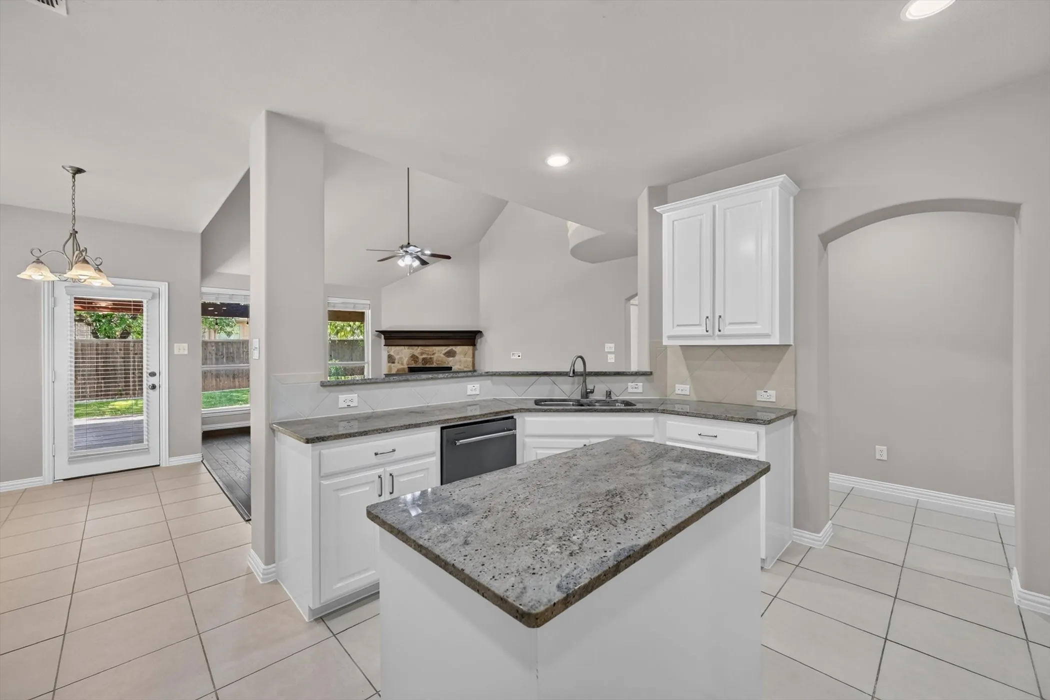 Single Family Residence For Rent in Collin County , 10513 Sedalia Drive, Mc Kinney, Texas 75072, 5 Bedroom, 4 Bathroom, 2 Garage spaces, 3,553 Sqft, built in 2011, Preowned, mls#21230302, Real Estate Agent in Mc Kinney, Homes For Rent in Collin county, Homes For Rent in Mc Kinney, Realtor in Mc Kinney Texas, Real Estate Brokerage Independent Realty Texas, Luminita Cordes Realtor