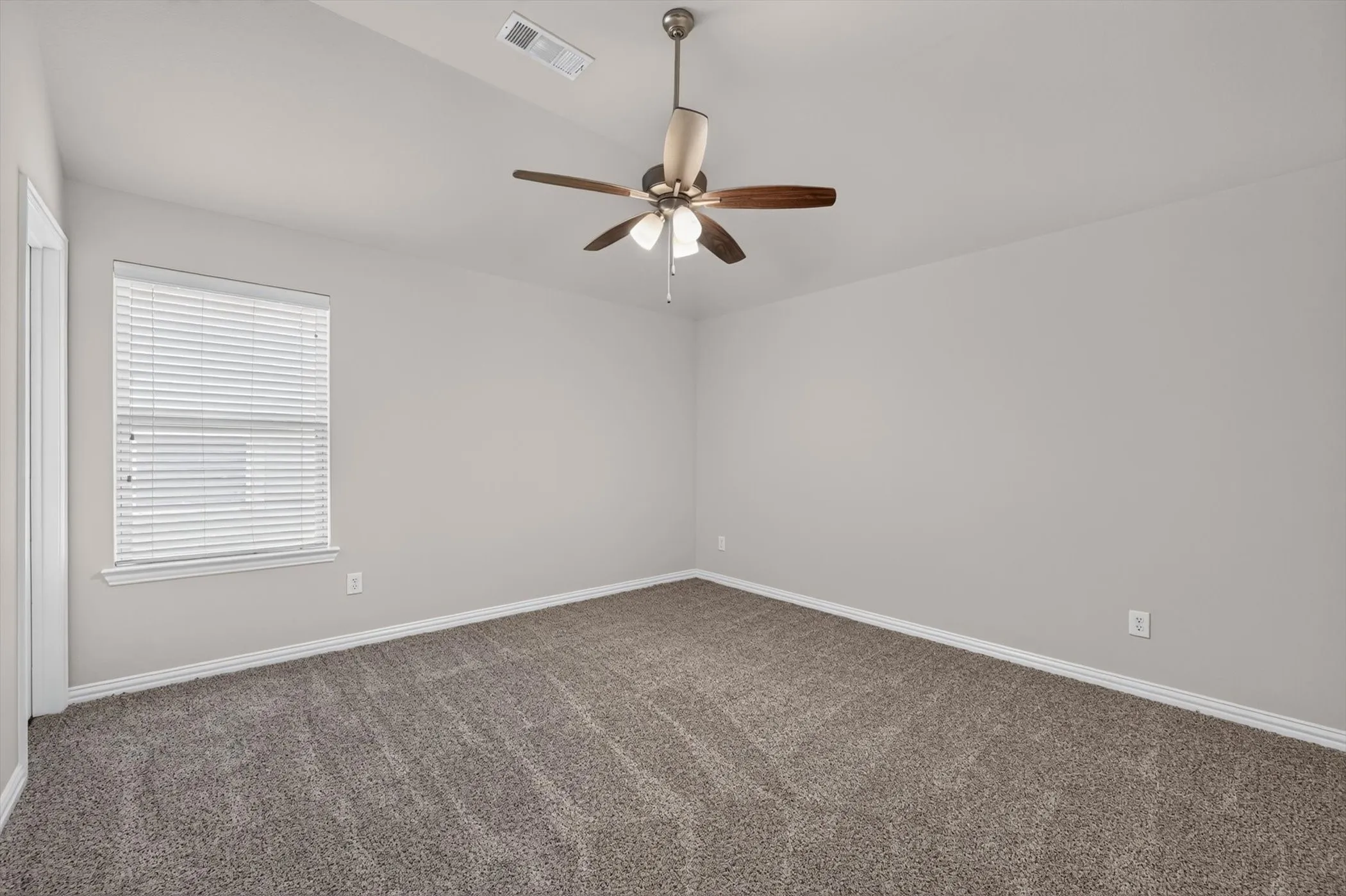 Single Family Residence For Rent in Collin County , 10513 Sedalia Drive, Mc Kinney, Texas 75072, 5 Bedroom, 4 Bathroom, 2 Garage spaces, 3,553 Sqft, built in 2011, Preowned, mls#21230302, Real Estate Agent in Mc Kinney, Homes For Rent in Collin county, Homes For Rent in Mc Kinney, Realtor in Mc Kinney Texas, Real Estate Brokerage Independent Realty Texas, Luminita Cordes Realtor