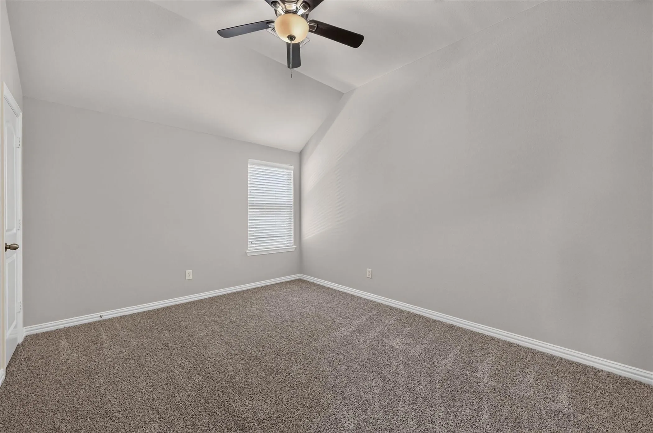Single Family Residence For Rent in Collin County , 10513 Sedalia Drive, Mc Kinney, Texas 75072, 5 Bedroom, 4 Bathroom, 2 Garage spaces, 3,553 Sqft, built in 2011, Preowned, mls#21230302, Real Estate Agent in Mc Kinney, Homes For Rent in Collin county, Homes For Rent in Mc Kinney, Realtor in Mc Kinney Texas, Real Estate Brokerage Independent Realty Texas, Luminita Cordes Realtor