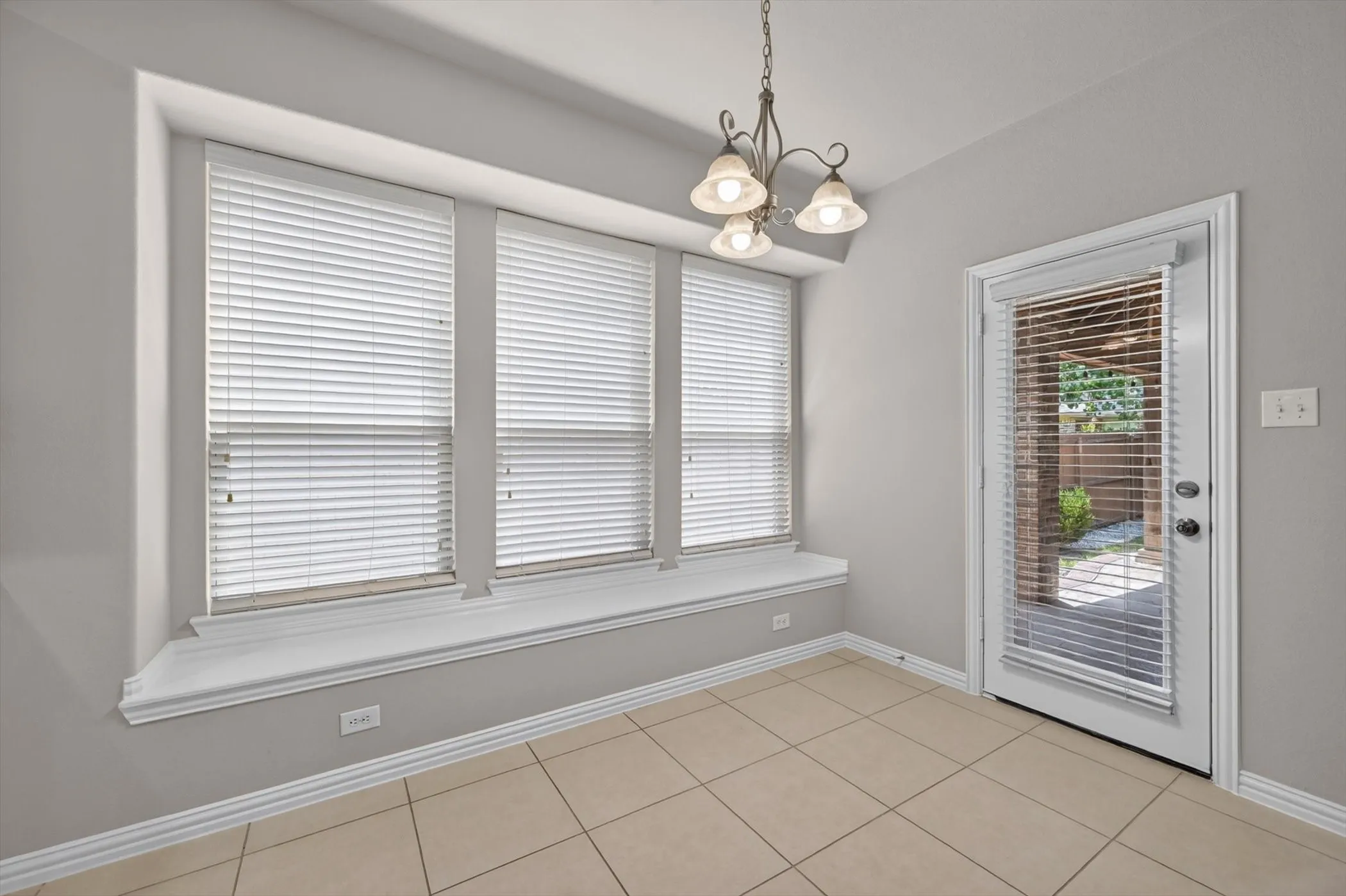 Single Family Residence For Rent in Collin County , 10513 Sedalia Drive, Mc Kinney, Texas 75072, 5 Bedroom, 4 Bathroom, 2 Garage spaces, 3,553 Sqft, built in 2011, Preowned, mls#21230302, Real Estate Agent in Mc Kinney, Homes For Rent in Collin county, Homes For Rent in Mc Kinney, Realtor in Mc Kinney Texas, Real Estate Brokerage Independent Realty Texas, Luminita Cordes Realtor
