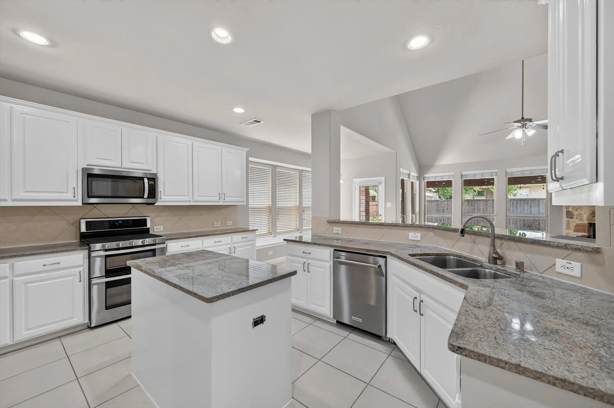 Single Family Residence For Rent in Collin County , 10513 Sedalia Drive, Mc Kinney, Texas 75072, 5 Bedroom, 4 Bathroom, 2 Garage spaces, 3,553 Sqft, built in 2011, Preowned, mls#21230302, Real Estate Agent in Mc Kinney, Homes For Rent in Collin county, Homes For Rent in Mc Kinney, Realtor in Mc Kinney Texas, Real Estate Brokerage Independent Realty Texas, Luminita Cordes Realtor
