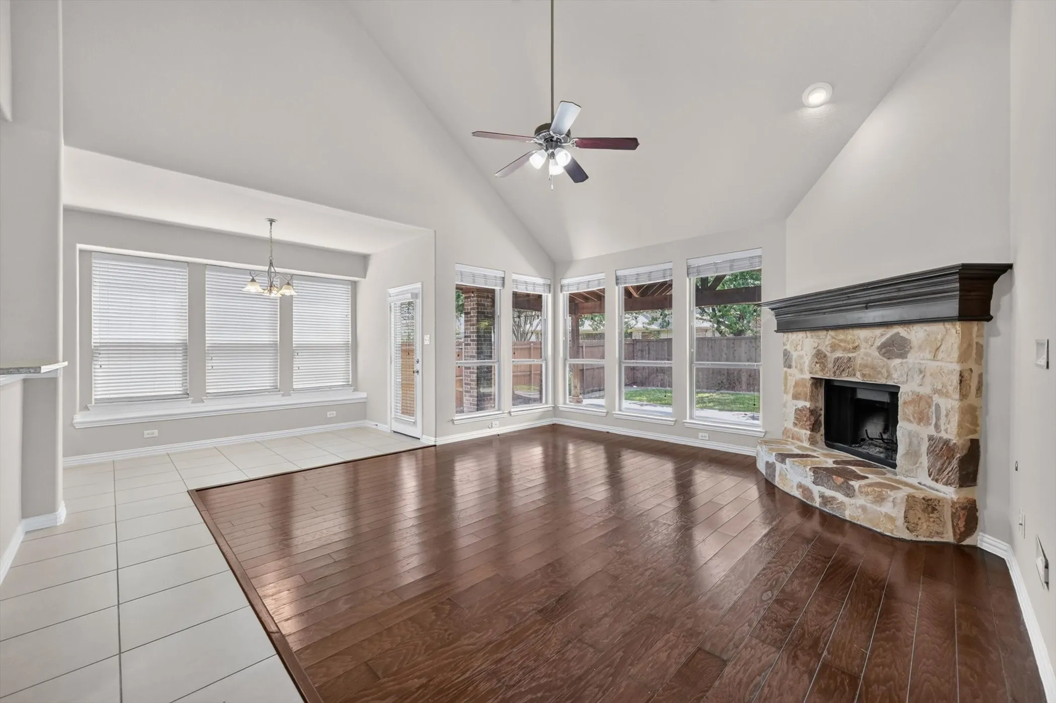 Single Family Residence For Rent in Collin County , 10513 Sedalia Drive, Mc Kinney, Texas 75072, 5 Bedroom, 4 Bathroom, 2 Garage spaces, 3,553 Sqft, built in 2011, Preowned, mls#21230302, Real Estate Agent in Mc Kinney, Homes For Rent in Collin county, Homes For Rent in Mc Kinney, Realtor in Mc Kinney Texas, Real Estate Brokerage Independent Realty Texas, Luminita Cordes Realtor