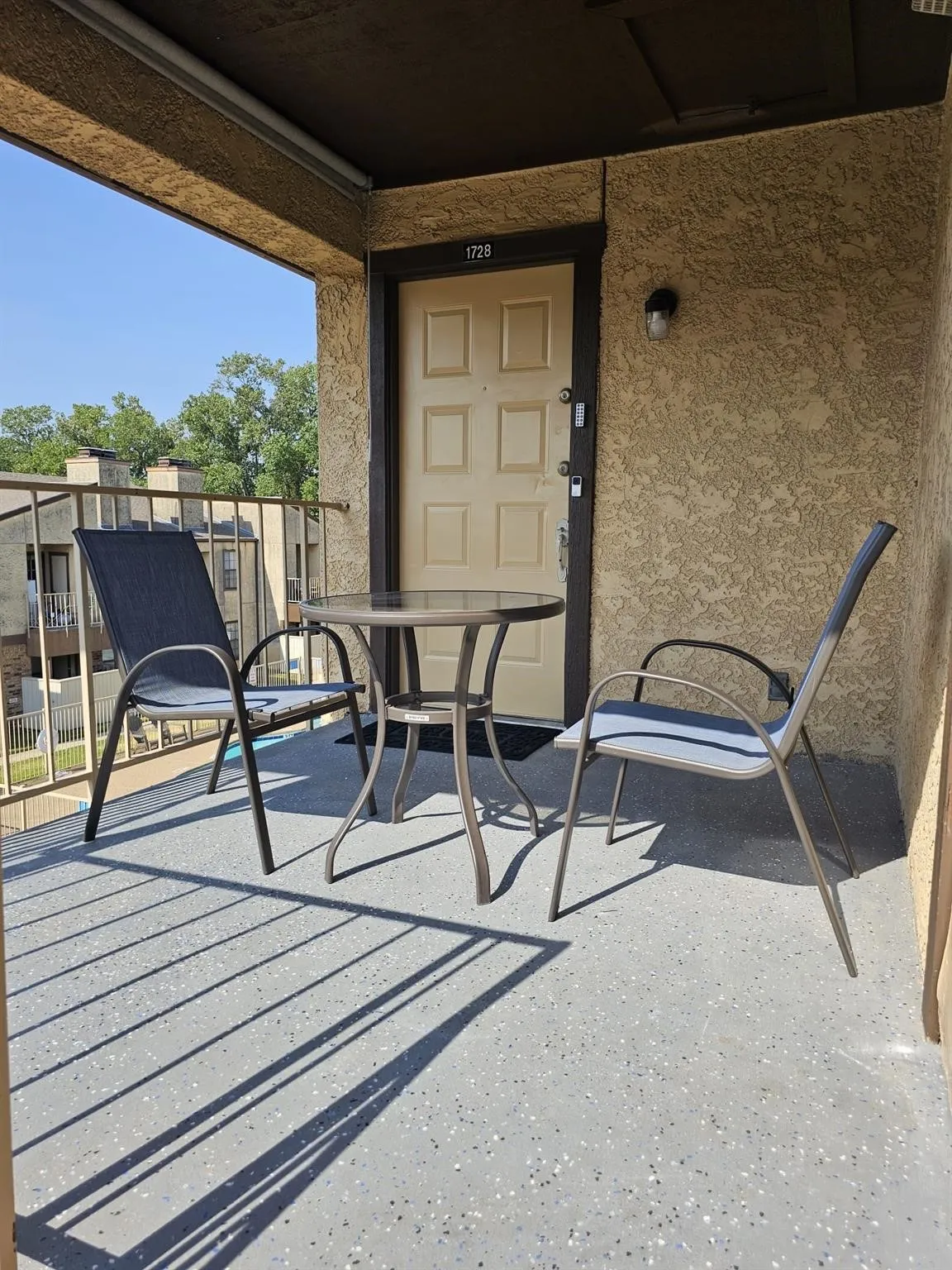 Condominium For Rent in Tarrant County , 1728 Crest Point Drive, Arlington, Texas 76012, 1 Bedroom, 1 Bathroom, Garage spaces, 641 Sqft, built in 1983, mls#21230398, Real Estate Agent in Arlington, Homes For Rent in Tarrant county, Homes For Rent in Arlington, Realtor in Arlington Texas, Real Estate Brokerage Independent Realty Texas, Luminita Cordes Realtor