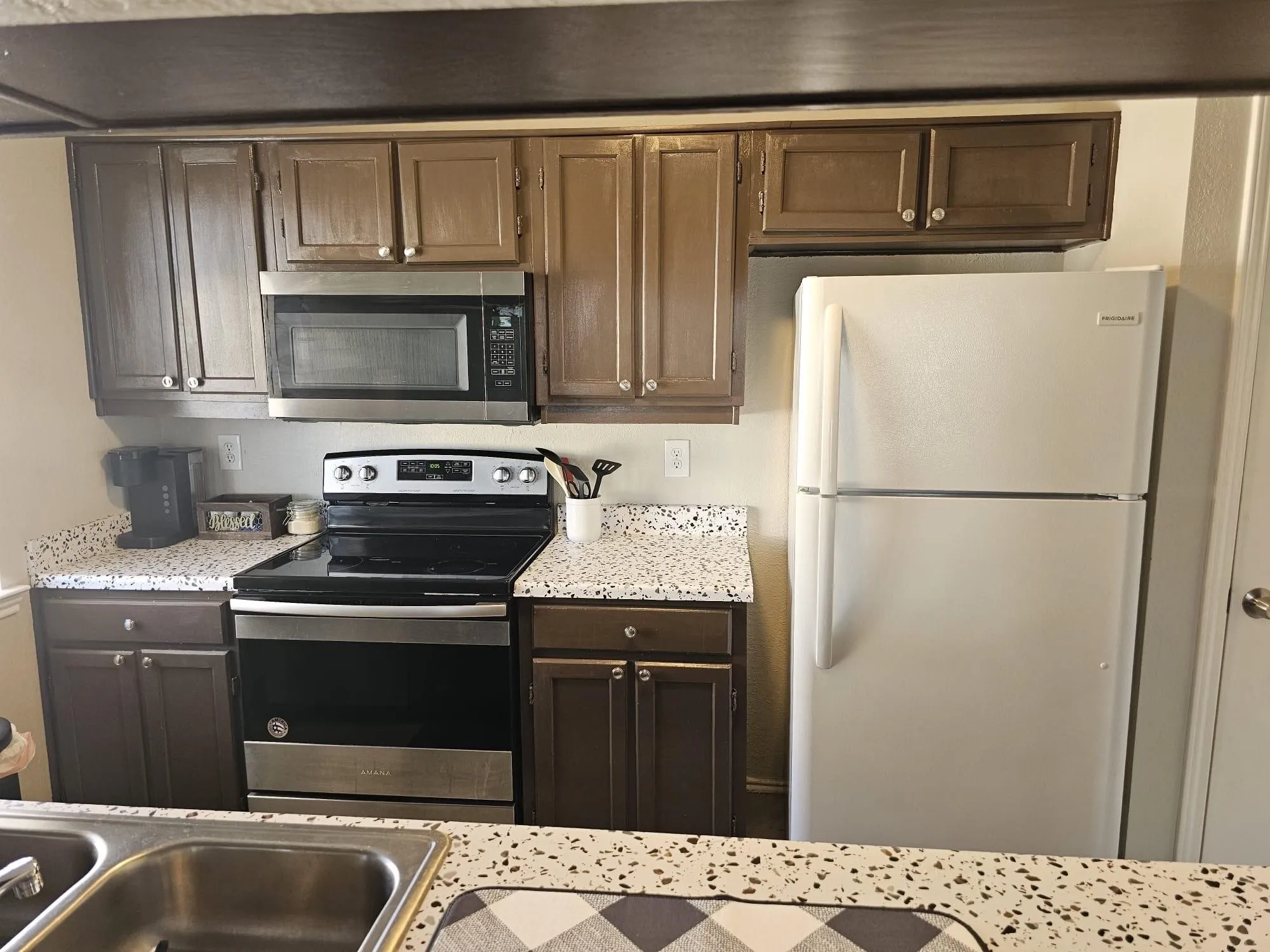 Condominium For Rent in Tarrant County , 1728 Crest Point Drive, Arlington, Texas 76012, 1 Bedroom, 1 Bathroom, Garage spaces, 641 Sqft, built in 1983, mls#21230398, Real Estate Agent in Arlington, Homes For Rent in Tarrant county, Homes For Rent in Arlington, Realtor in Arlington Texas, Real Estate Brokerage Independent Realty Texas, Luminita Cordes Realtor