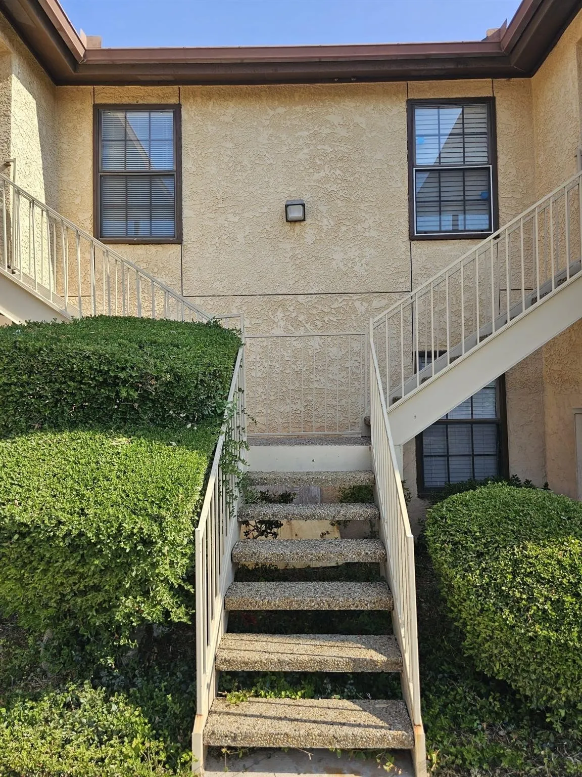 Condominium For Rent in Tarrant County , 1728 Crest Point Drive, Arlington, Texas 76012, 1 Bedroom, 1 Bathroom, Garage spaces, 641 Sqft, built in 1983, mls#21230398, Real Estate Agent in Arlington, Homes For Rent in Tarrant county, Homes For Rent in Arlington, Realtor in Arlington Texas, Real Estate Brokerage Independent Realty Texas, Luminita Cordes Realtor