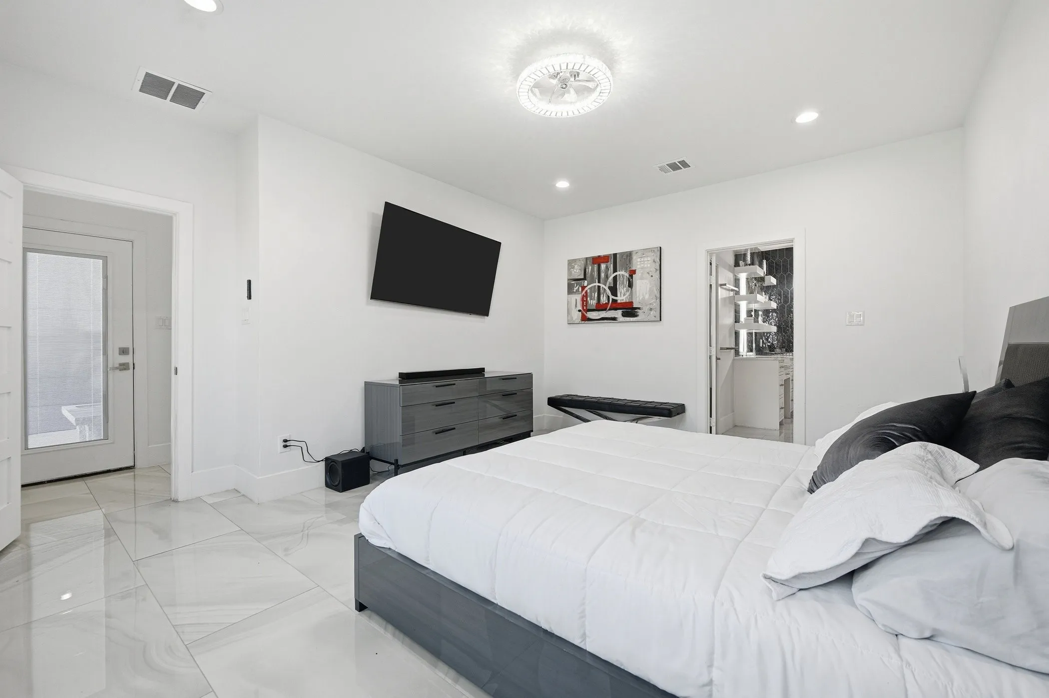 Single Family Residence For Sale in Dallas County , 4002 Furey Street, Dallas, Texas 75212, 6 Bedroom, 6 Bathroom, 3 Garage spaces, 4,116 Sqft, built in 2023, mls#21230237, Real Estate Agent in Dallas, Homes For Sale in Dallas county, Homes For Sale in Dallas, Realtor in Dallas Texas, Real Estate Brokerage Independent Realty Texas, Luminita Cordes Realtor