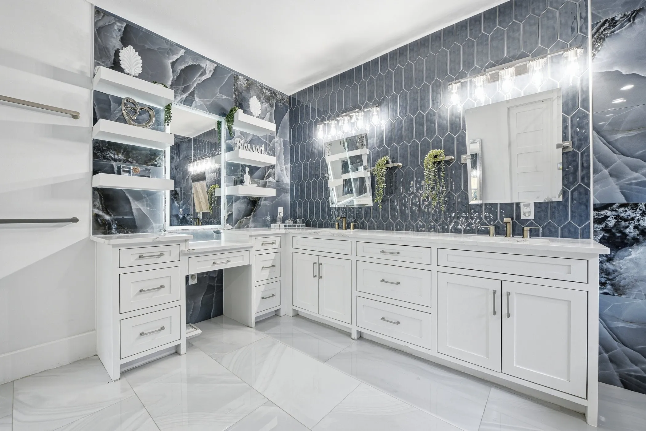 Single Family Residence For Sale in Dallas County , 4002 Furey Street, Dallas, Texas 75212, 6 Bedroom, 6 Bathroom, 3 Garage spaces, 4,116 Sqft, built in 2023, mls#21230237, Real Estate Agent in Dallas, Homes For Sale in Dallas county, Homes For Sale in Dallas, Realtor in Dallas Texas, Real Estate Brokerage Independent Realty Texas, Luminita Cordes Realtor