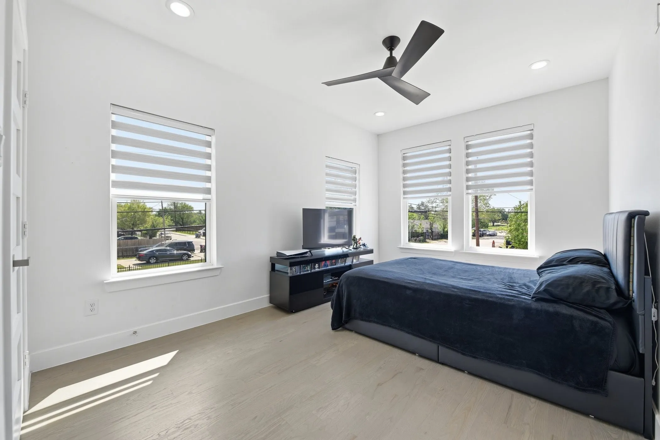 Single Family Residence For Sale in Dallas County , 4002 Furey Street, Dallas, Texas 75212, 6 Bedroom, 6 Bathroom, 3 Garage spaces, 4,116 Sqft, built in 2023, mls#21230237, Real Estate Agent in Dallas, Homes For Sale in Dallas county, Homes For Sale in Dallas, Realtor in Dallas Texas, Real Estate Brokerage Independent Realty Texas, Luminita Cordes Realtor