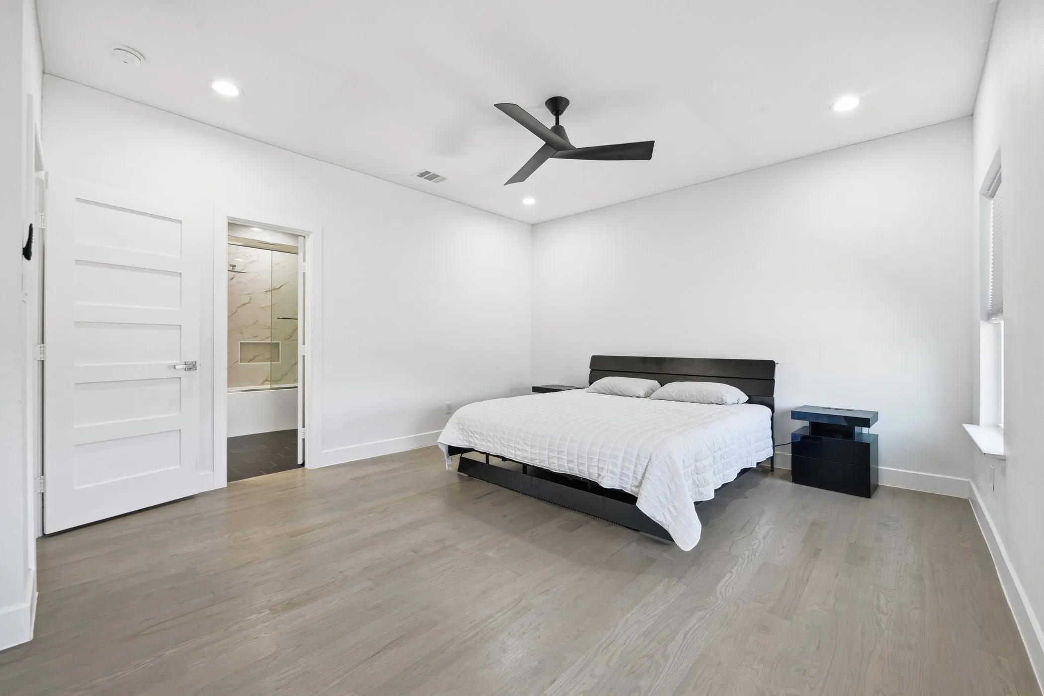 Single Family Residence For Sale in Dallas County , 4002 Furey Street, Dallas, Texas 75212, 6 Bedroom, 6 Bathroom, 3 Garage spaces, 4,116 Sqft, built in 2023, mls#21230237, Real Estate Agent in Dallas, Homes For Sale in Dallas county, Homes For Sale in Dallas, Realtor in Dallas Texas, Real Estate Brokerage Independent Realty Texas, Luminita Cordes Realtor
