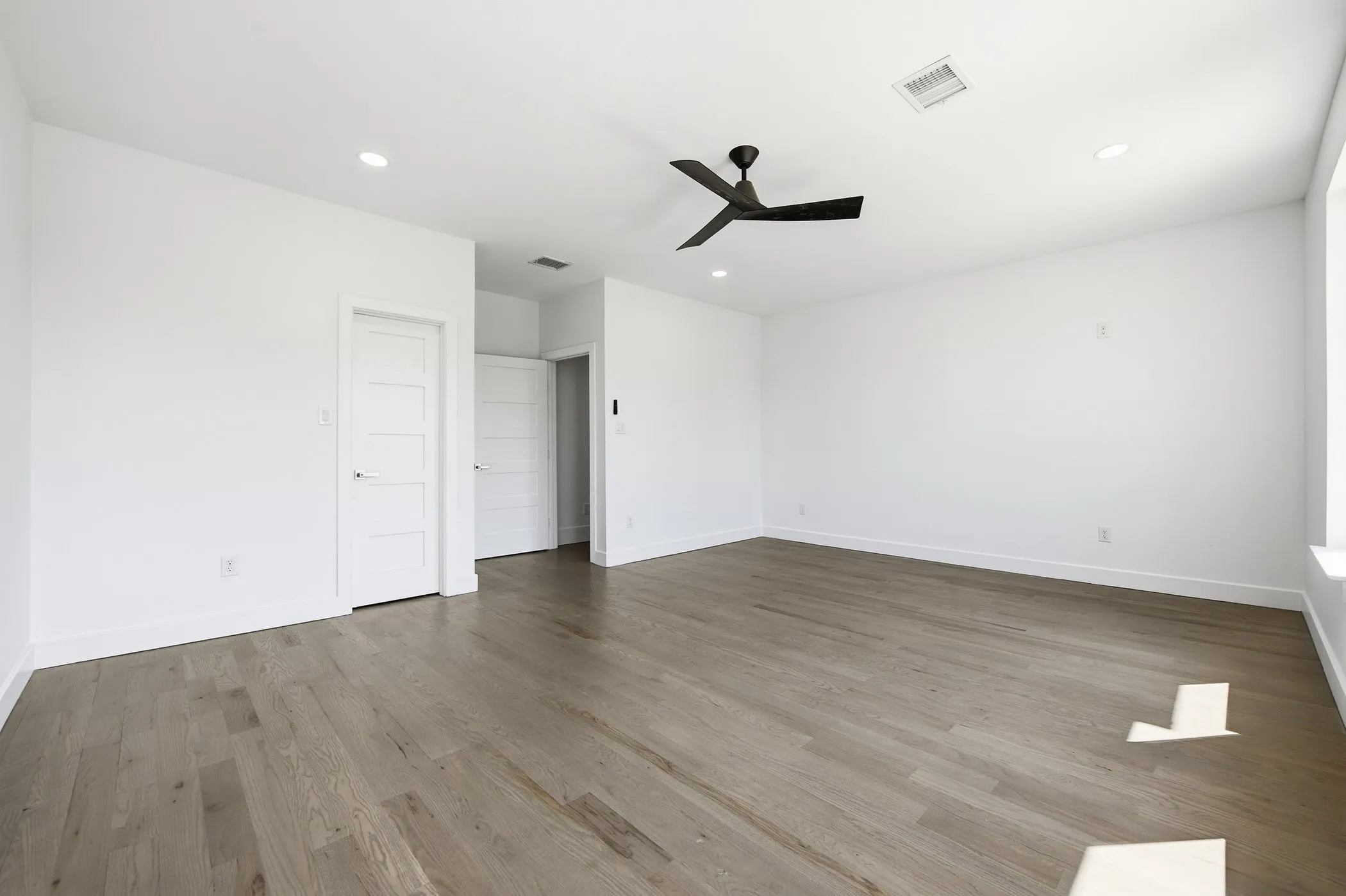 Single Family Residence For Sale in Dallas County , 4002 Furey Street, Dallas, Texas 75212, 6 Bedroom, 6 Bathroom, 3 Garage spaces, 4,116 Sqft, built in 2023, mls#21230237, Real Estate Agent in Dallas, Homes For Sale in Dallas county, Homes For Sale in Dallas, Realtor in Dallas Texas, Real Estate Brokerage Independent Realty Texas, Luminita Cordes Realtor