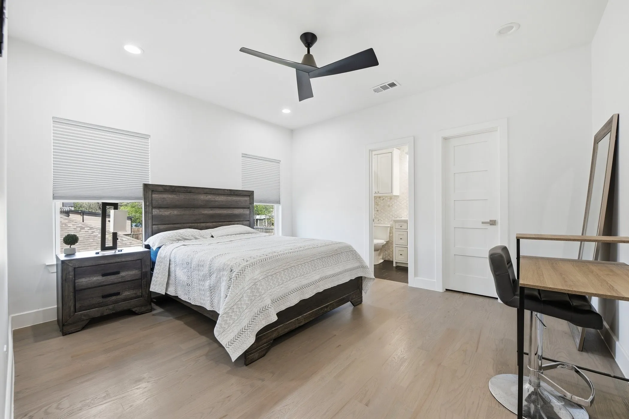 Single Family Residence For Sale in Dallas County , 4002 Furey Street, Dallas, Texas 75212, 6 Bedroom, 6 Bathroom, 3 Garage spaces, 4,116 Sqft, built in 2023, mls#21230237, Real Estate Agent in Dallas, Homes For Sale in Dallas county, Homes For Sale in Dallas, Realtor in Dallas Texas, Real Estate Brokerage Independent Realty Texas, Luminita Cordes Realtor