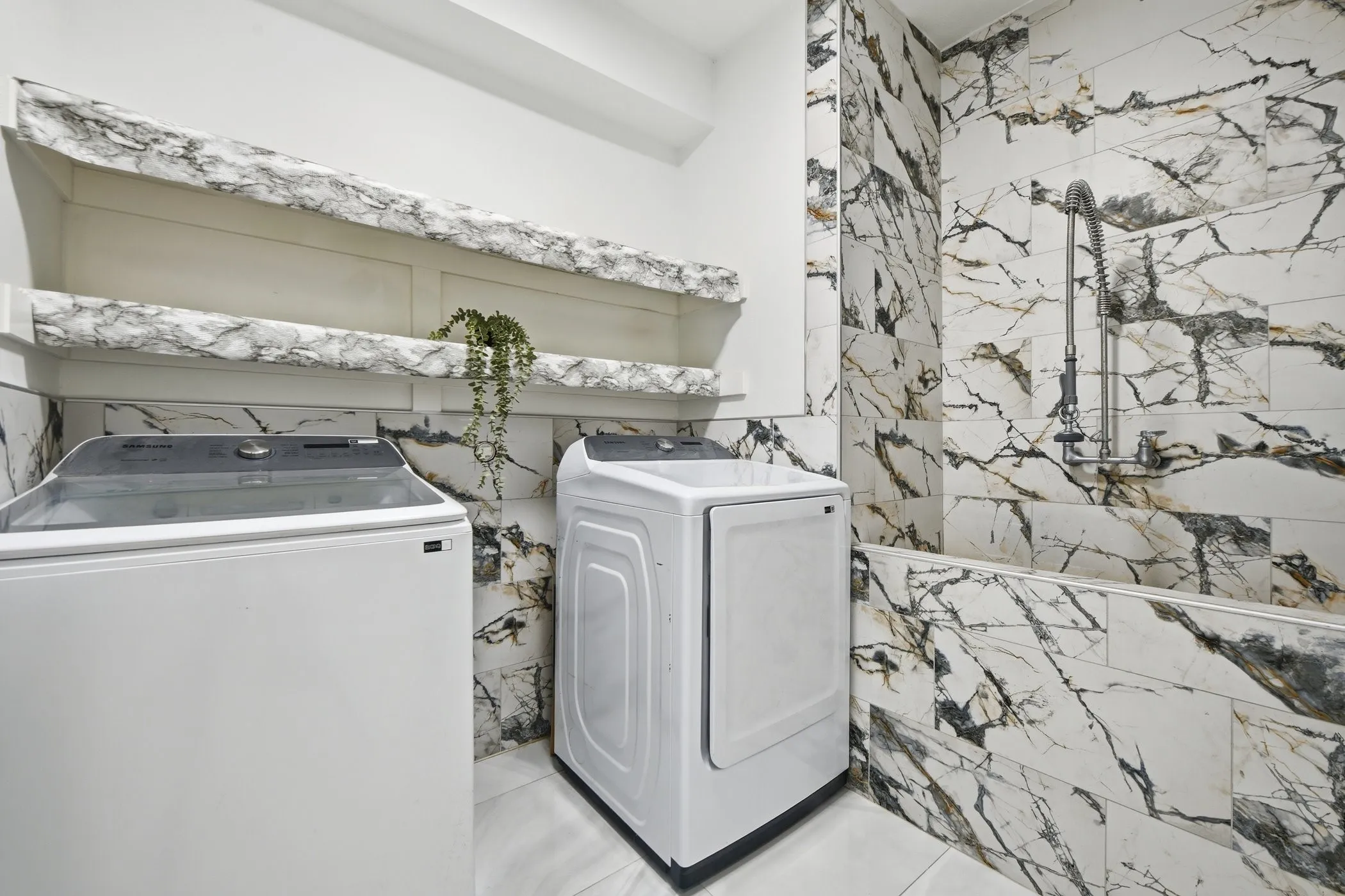 Single Family Residence For Sale in Dallas County , 4002 Furey Street, Dallas, Texas 75212, 6 Bedroom, 6 Bathroom, 3 Garage spaces, 4,116 Sqft, built in 2023, mls#21230237, Real Estate Agent in Dallas, Homes For Sale in Dallas county, Homes For Sale in Dallas, Realtor in Dallas Texas, Real Estate Brokerage Independent Realty Texas, Luminita Cordes Realtor