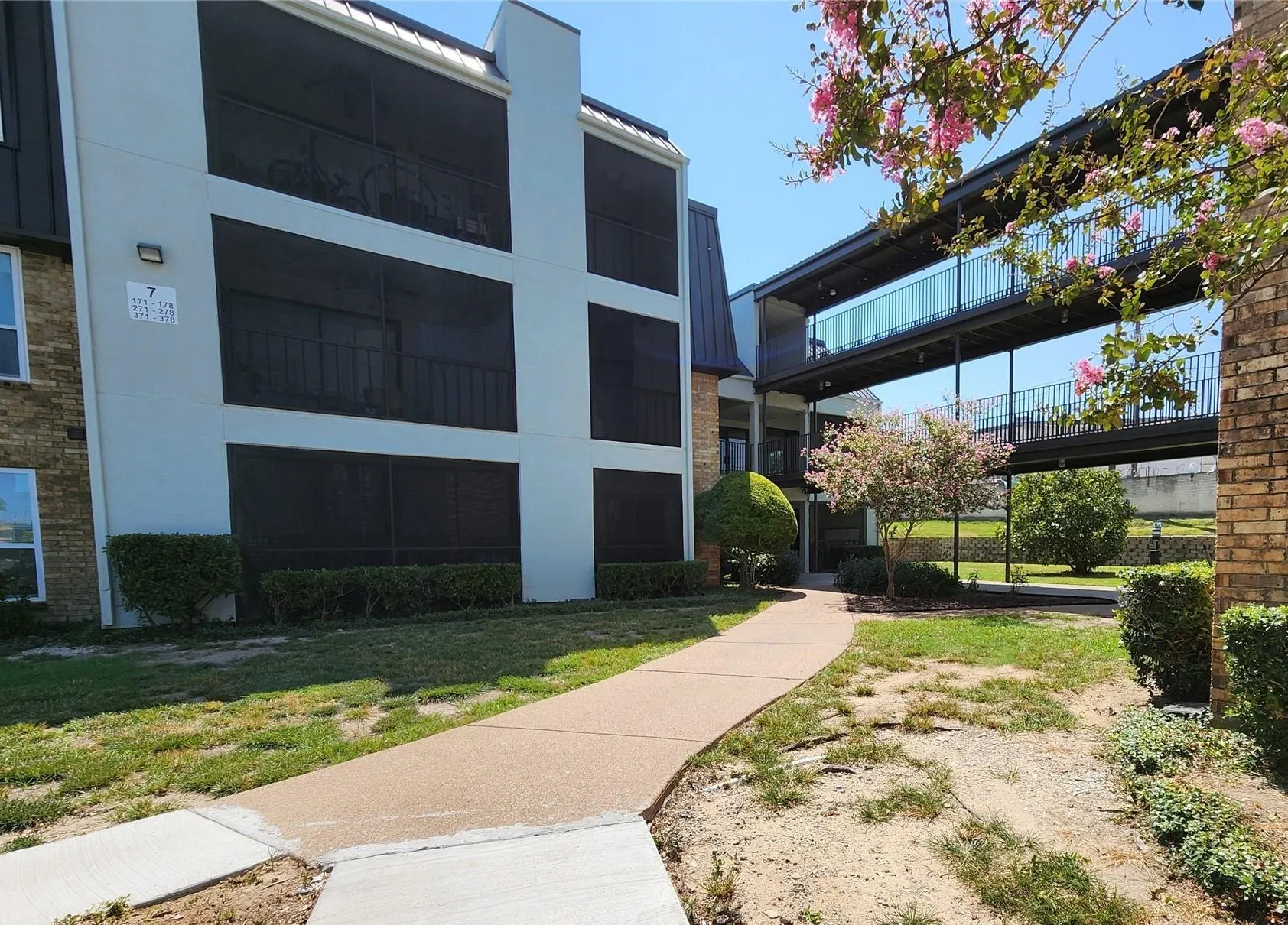 Condominium For Sale in Dallas County , 11460 Audelia Road 272, Dallas, Texas 75243, 2 Bedroom, 2 Bathroom, Garage spaces, 1,087 Sqft, built in 1980, mls#21230448, Real Estate Agent in Dallas, Homes For Sale in Dallas county, Homes For Sale in Dallas, Realtor in Dallas Texas, Real Estate Brokerage Independent Realty Texas, Luminita Cordes Realtor