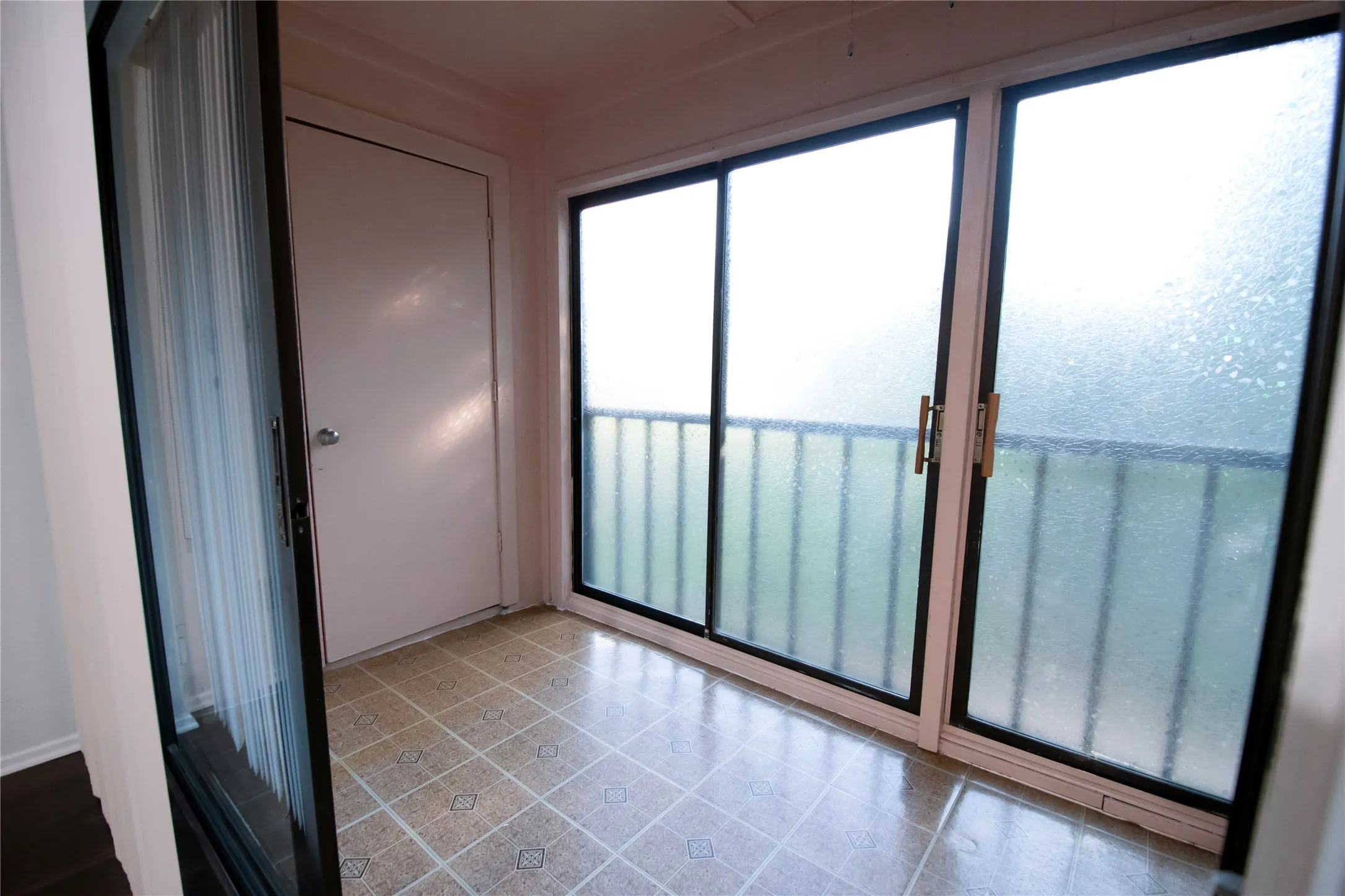 Condominium For Sale in Dallas County , 11460 Audelia Road 272, Dallas, Texas 75243, 2 Bedroom, 2 Bathroom, Garage spaces, 1,087 Sqft, built in 1980, mls#21230448, Real Estate Agent in Dallas, Homes For Sale in Dallas county, Homes For Sale in Dallas, Realtor in Dallas Texas, Real Estate Brokerage Independent Realty Texas, Luminita Cordes Realtor