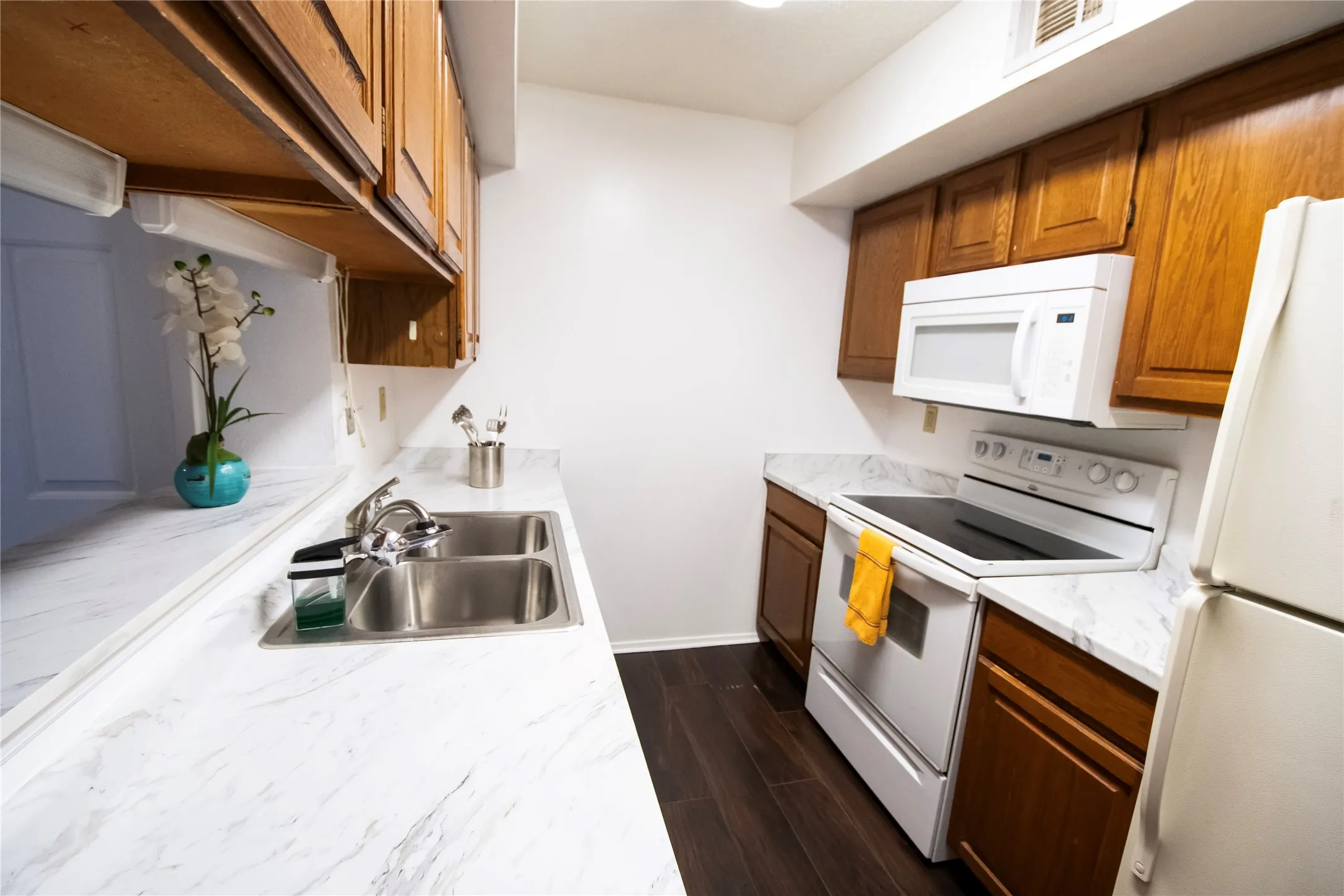 Condominium For Sale in Dallas County , 11460 Audelia Road 272, Dallas, Texas 75243, 2 Bedroom, 2 Bathroom, Garage spaces, 1,087 Sqft, built in 1980, mls#21230448, Real Estate Agent in Dallas, Homes For Sale in Dallas county, Homes For Sale in Dallas, Realtor in Dallas Texas, Real Estate Brokerage Independent Realty Texas, Luminita Cordes Realtor
