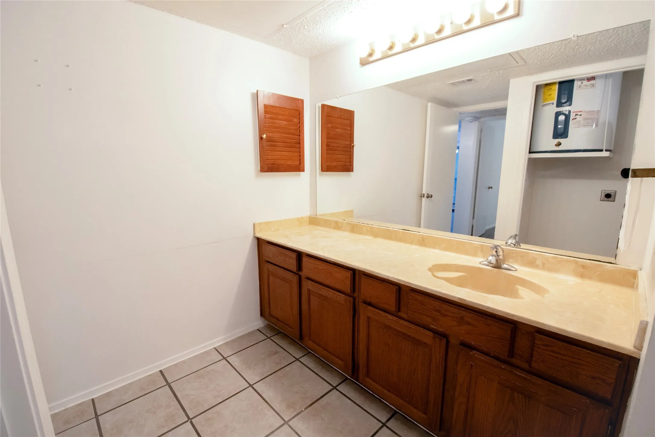 Condominium For Sale in Dallas County , 11460 Audelia Road 272, Dallas, Texas 75243, 2 Bedroom, 2 Bathroom, Garage spaces, 1,087 Sqft, built in 1980, mls#21230448, Real Estate Agent in Dallas, Homes For Sale in Dallas county, Homes For Sale in Dallas, Realtor in Dallas Texas, Real Estate Brokerage Independent Realty Texas, Luminita Cordes Realtor