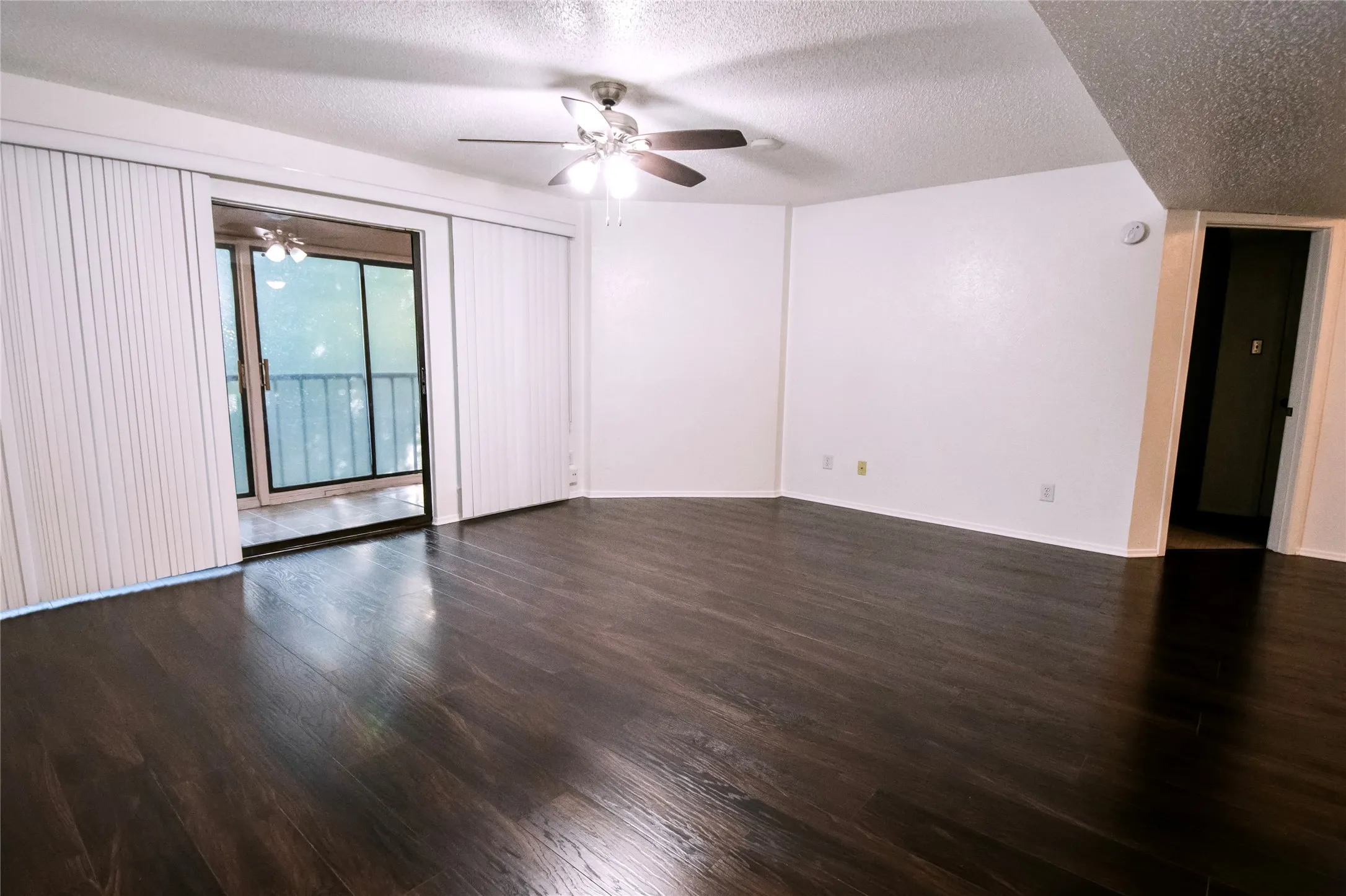 Condominium For Sale in Dallas County , 11460 Audelia Road 272, Dallas, Texas 75243, 2 Bedroom, 2 Bathroom, Garage spaces, 1,087 Sqft, built in 1980, mls#21230448, Real Estate Agent in Dallas, Homes For Sale in Dallas county, Homes For Sale in Dallas, Realtor in Dallas Texas, Real Estate Brokerage Independent Realty Texas, Luminita Cordes Realtor