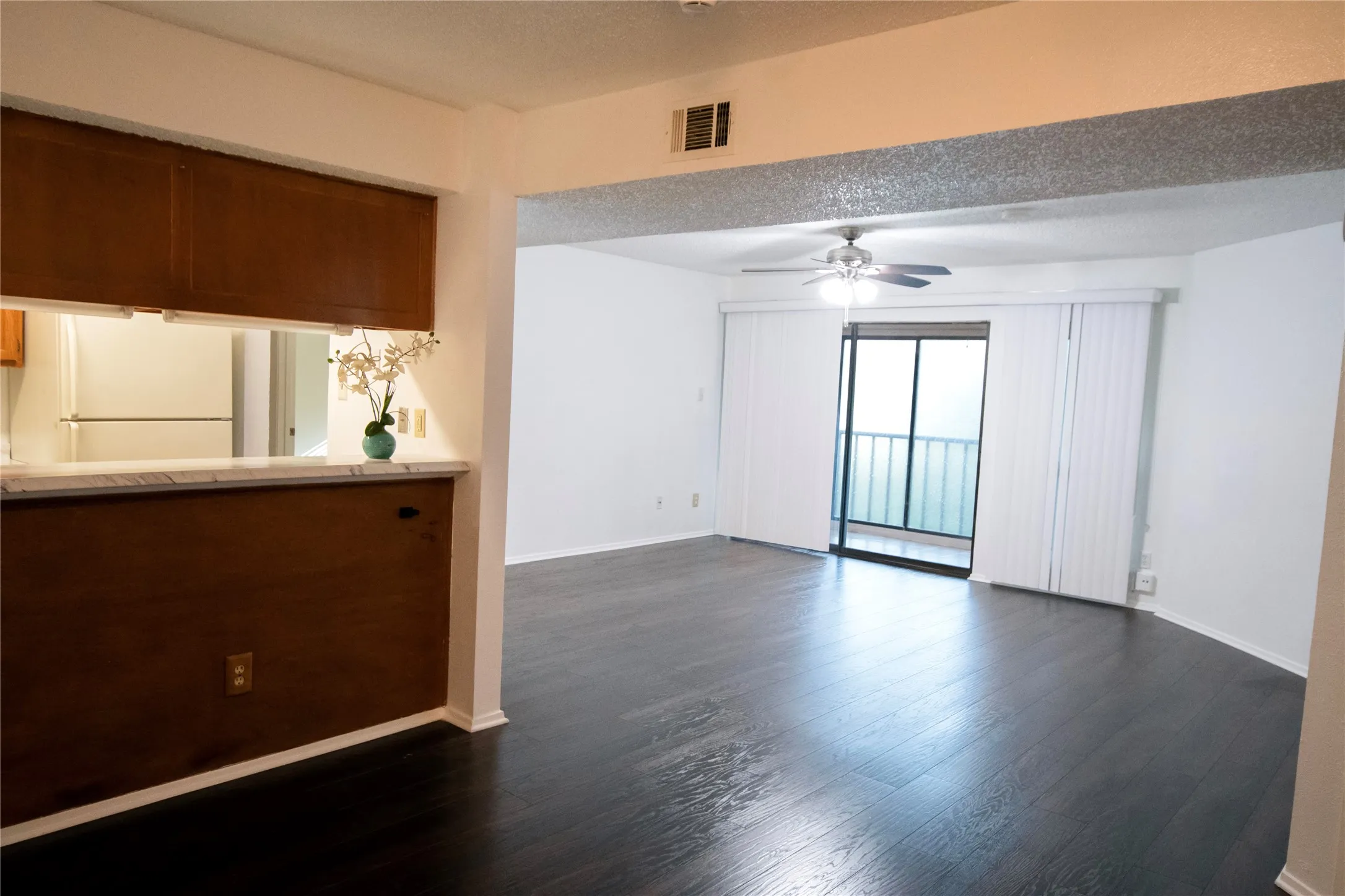 Condominium For Sale in Dallas County , 11460 Audelia Road 272, Dallas, Texas 75243, 2 Bedroom, 2 Bathroom, Garage spaces, 1,087 Sqft, built in 1980, mls#21230448, Real Estate Agent in Dallas, Homes For Sale in Dallas county, Homes For Sale in Dallas, Realtor in Dallas Texas, Real Estate Brokerage Independent Realty Texas, Luminita Cordes Realtor
