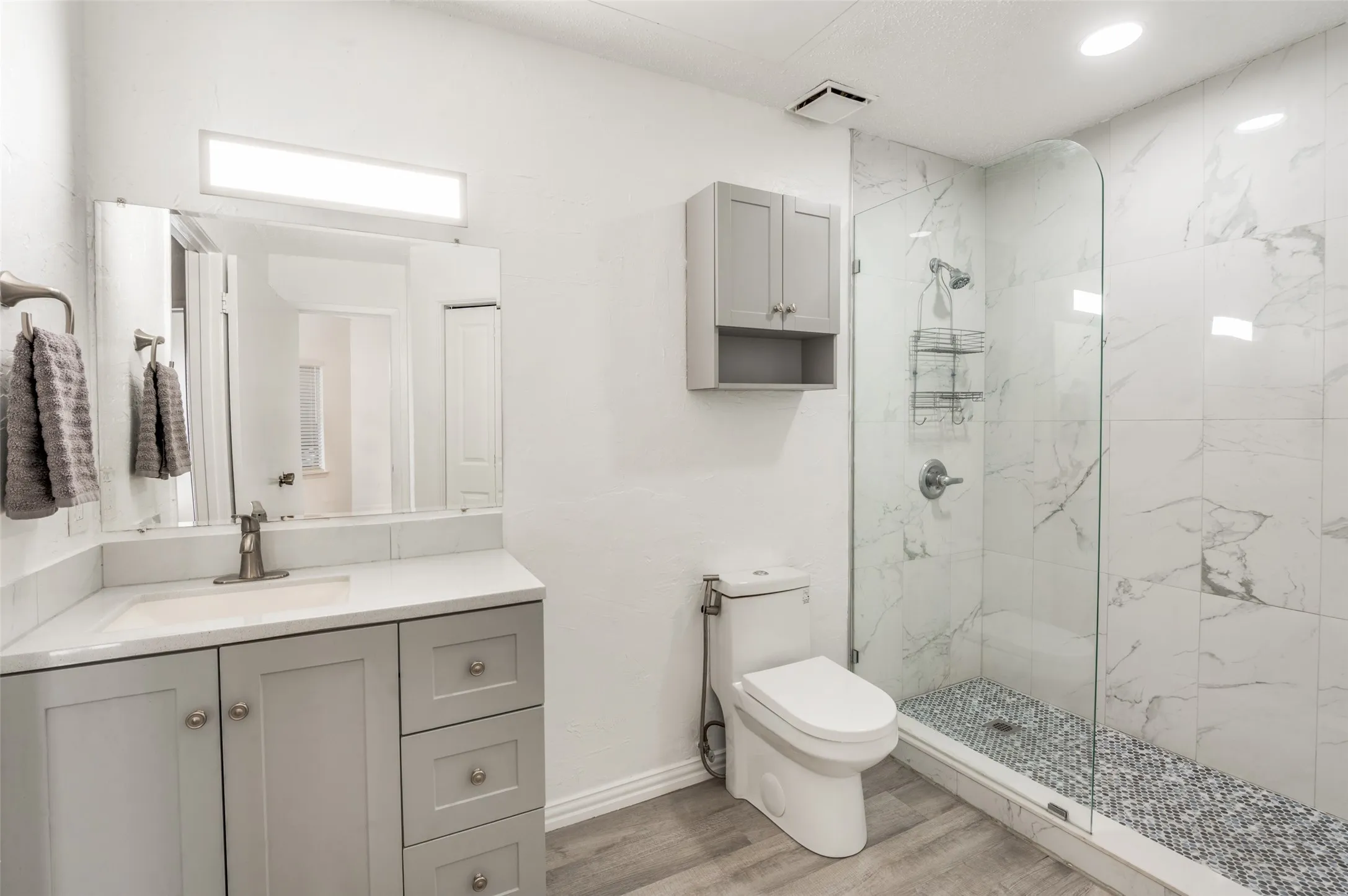 Condominium For Sale in Dallas County , 5550 Spring Valley Road G16, Dallas, Texas 75254, 1 Bedroom, 1 Bathroom, Garage spaces, 676 Sqft, built in 1983, mls#21230178, Real Estate Agent in Dallas, Homes For Sale in Dallas county, Homes For Sale in Dallas, Realtor in Dallas Texas, Real Estate Brokerage Independent Realty Texas, Luminita Cordes Realtor