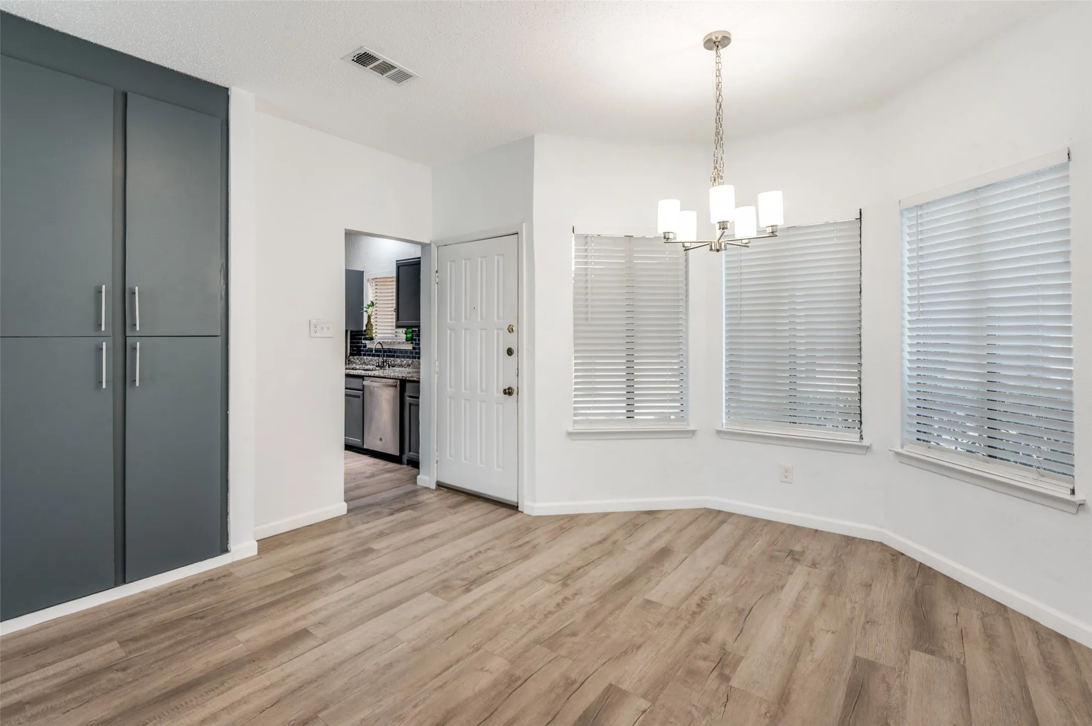 Condominium For Sale in Dallas County , 5550 Spring Valley Road G16, Dallas, Texas 75254, 1 Bedroom, 1 Bathroom, Garage spaces, 676 Sqft, built in 1983, mls#21230178, Real Estate Agent in Dallas, Homes For Sale in Dallas county, Homes For Sale in Dallas, Realtor in Dallas Texas, Real Estate Brokerage Independent Realty Texas, Luminita Cordes Realtor