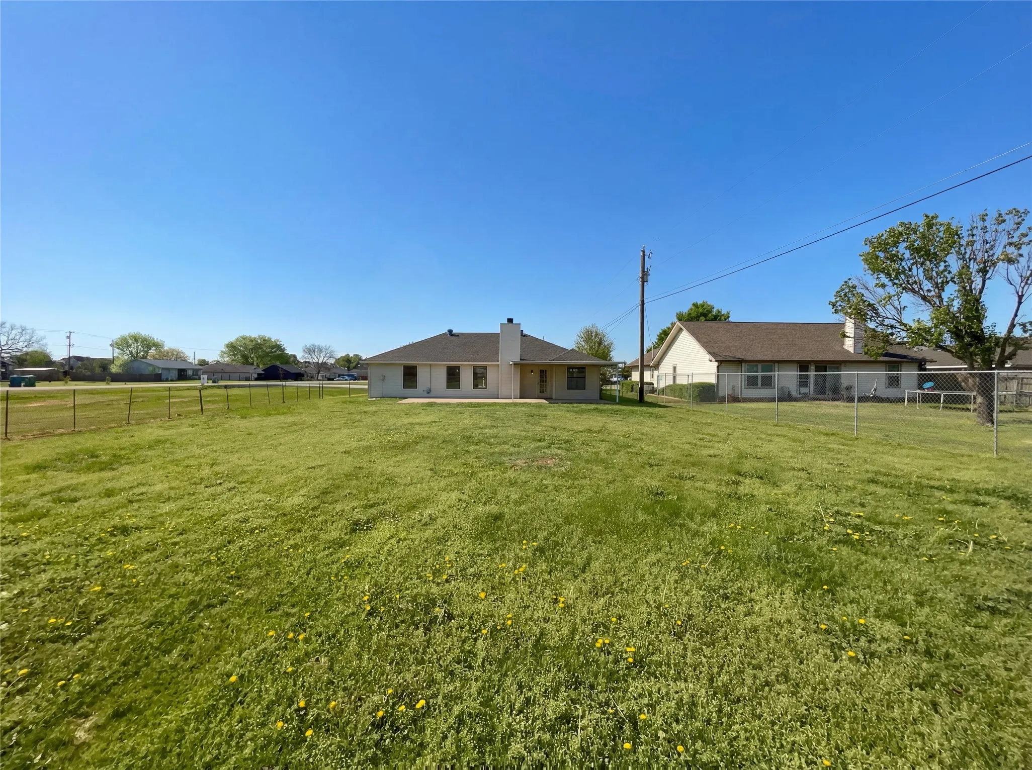 Single Family Residence For Sale in Denton County , 602 Torero Drive, Oak Point, Texas 75068, 3 Bedroom, 2 Bathroom, 2 Garage spaces, 1,269 Sqft, built in 1998, Preowned, mls#21230519, Real Estate Agent in Oak Point, Homes For Sale in Denton county, Homes For Sale in Oak Point, Realtor in Oak Point Texas, Real Estate Brokerage Independent Realty Texas, Luminita Cordes Realtor