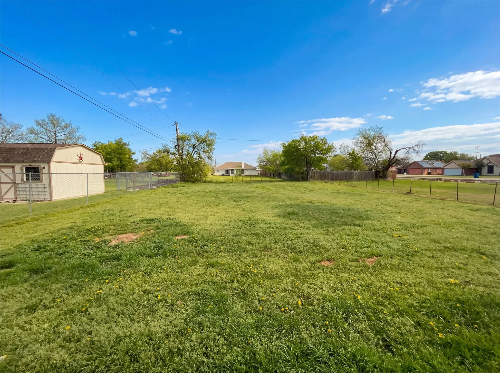 Single Family Residence For Sale in Denton County , 602 Torero Drive, Oak Point, Texas 75068, 3 Bedroom, 2 Bathroom, 2 Garage spaces, 1,269 Sqft, built in 1998, Preowned, mls#21230519, Real Estate Agent in Oak Point, Homes For Sale in Denton county, Homes For Sale in Oak Point, Realtor in Oak Point Texas, Real Estate Brokerage Independent Realty Texas, Luminita Cordes Realtor