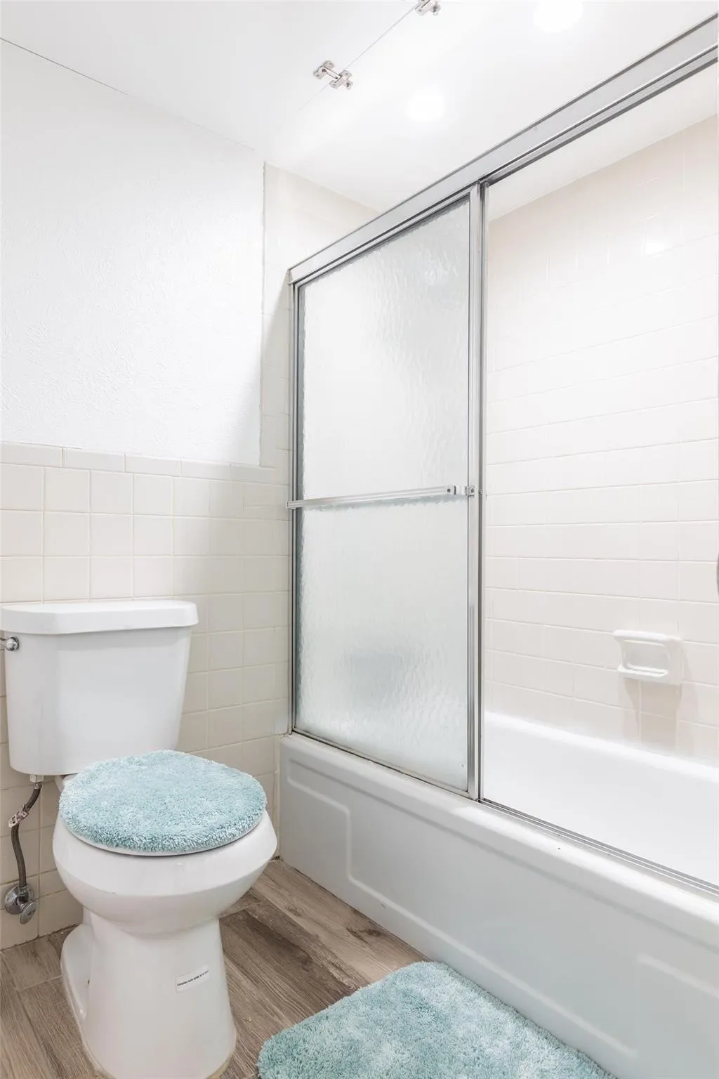 Condominium For Rent in Dallas County , 5881 Preston View Boulevard 215, Dallas, Texas 75240, 2 Bedroom, 2 Bathroom, Garage spaces, 1,017 Sqft, built in 1968, Preowned, mls#21230554, Real Estate Agent in Dallas, Homes For Rent in Dallas county, Homes For Rent in Dallas, Realtor in Dallas Texas, Real Estate Brokerage Independent Realty Texas, Luminita Cordes Realtor