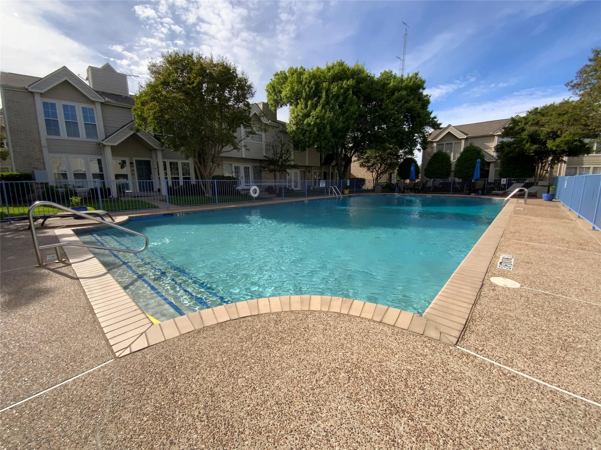 Condominium For Rent in Dallas County , 5881 Preston View Boulevard 215, Dallas, Texas 75240, 2 Bedroom, 2 Bathroom, Garage spaces, 1,017 Sqft, built in 1968, Preowned, mls#21230554, Real Estate Agent in Dallas, Homes For Rent in Dallas county, Homes For Rent in Dallas, Realtor in Dallas Texas, Real Estate Brokerage Independent Realty Texas, Luminita Cordes Realtor