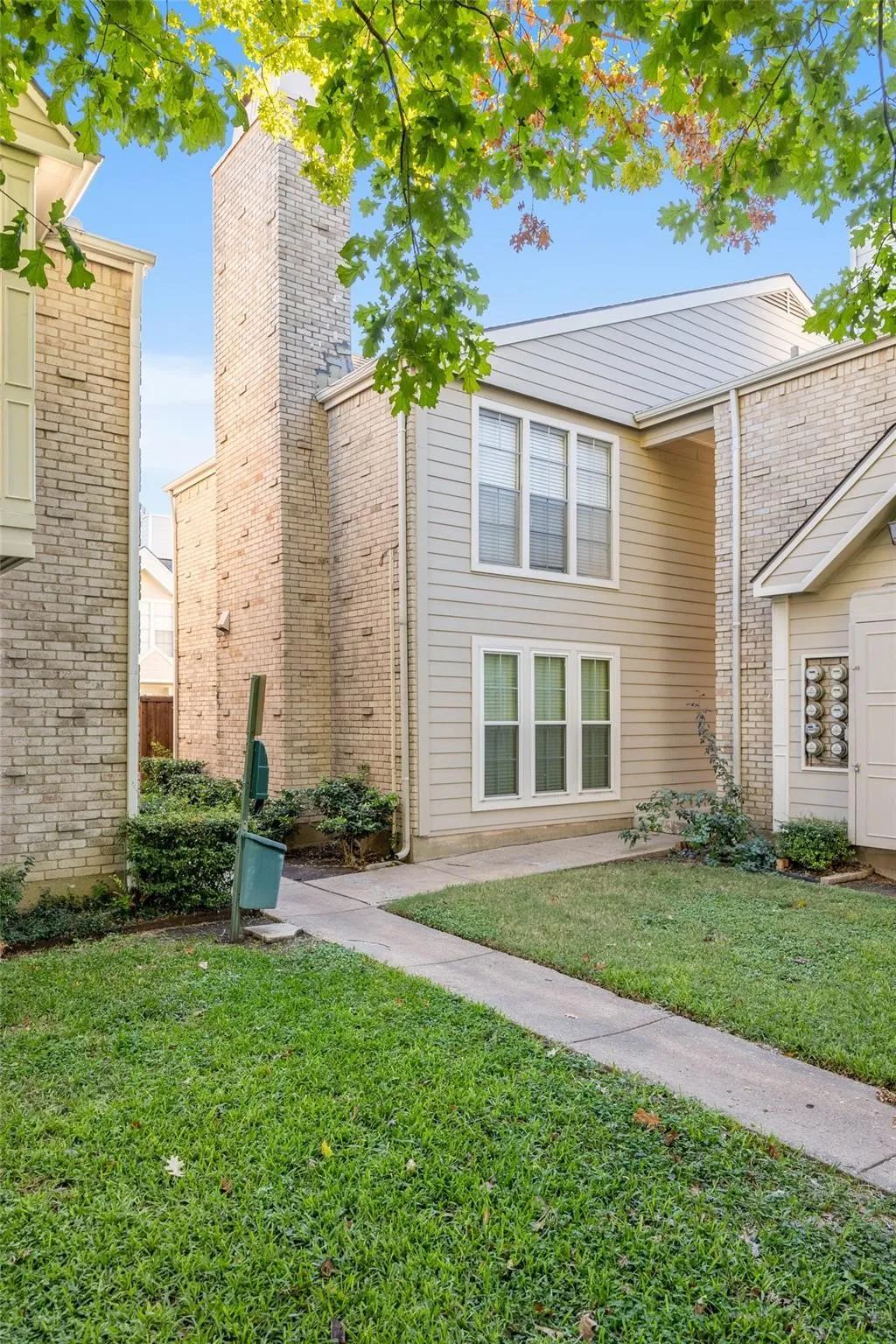 Condominium For Rent in Dallas County , 5881 Preston View Boulevard 215, Dallas, Texas 75240, 2 Bedroom, 2 Bathroom, Garage spaces, 1,017 Sqft, built in 1968, Preowned, mls#21230554, Real Estate Agent in Dallas, Homes For Rent in Dallas county, Homes For Rent in Dallas, Realtor in Dallas Texas, Real Estate Brokerage Independent Realty Texas, Luminita Cordes Realtor