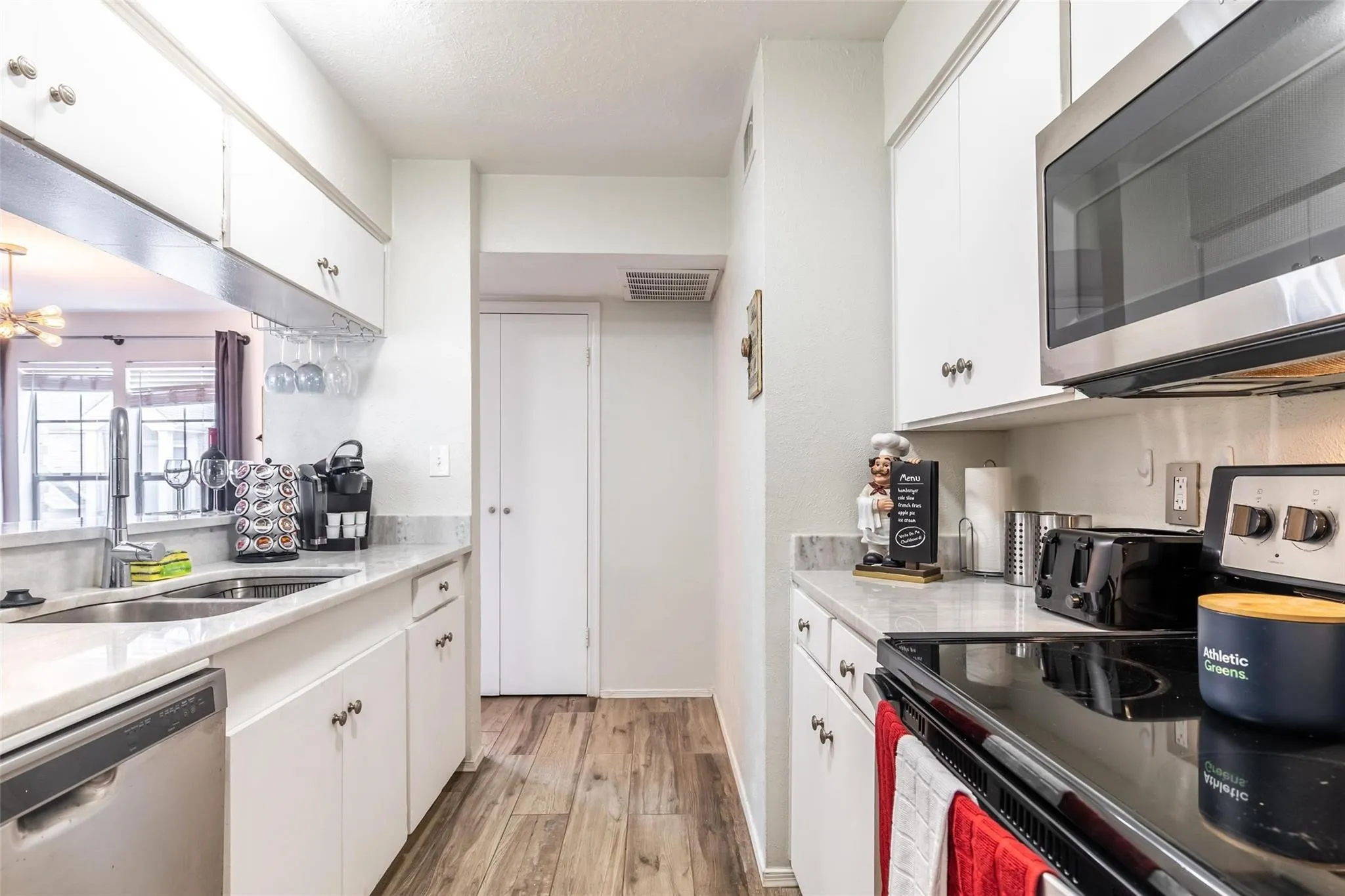Condominium For Rent in Dallas County , 5881 Preston View Boulevard 215, Dallas, Texas 75240, 2 Bedroom, 2 Bathroom, Garage spaces, 1,017 Sqft, built in 1968, Preowned, mls#21230554, Real Estate Agent in Dallas, Homes For Rent in Dallas county, Homes For Rent in Dallas, Realtor in Dallas Texas, Real Estate Brokerage Independent Realty Texas, Luminita Cordes Realtor