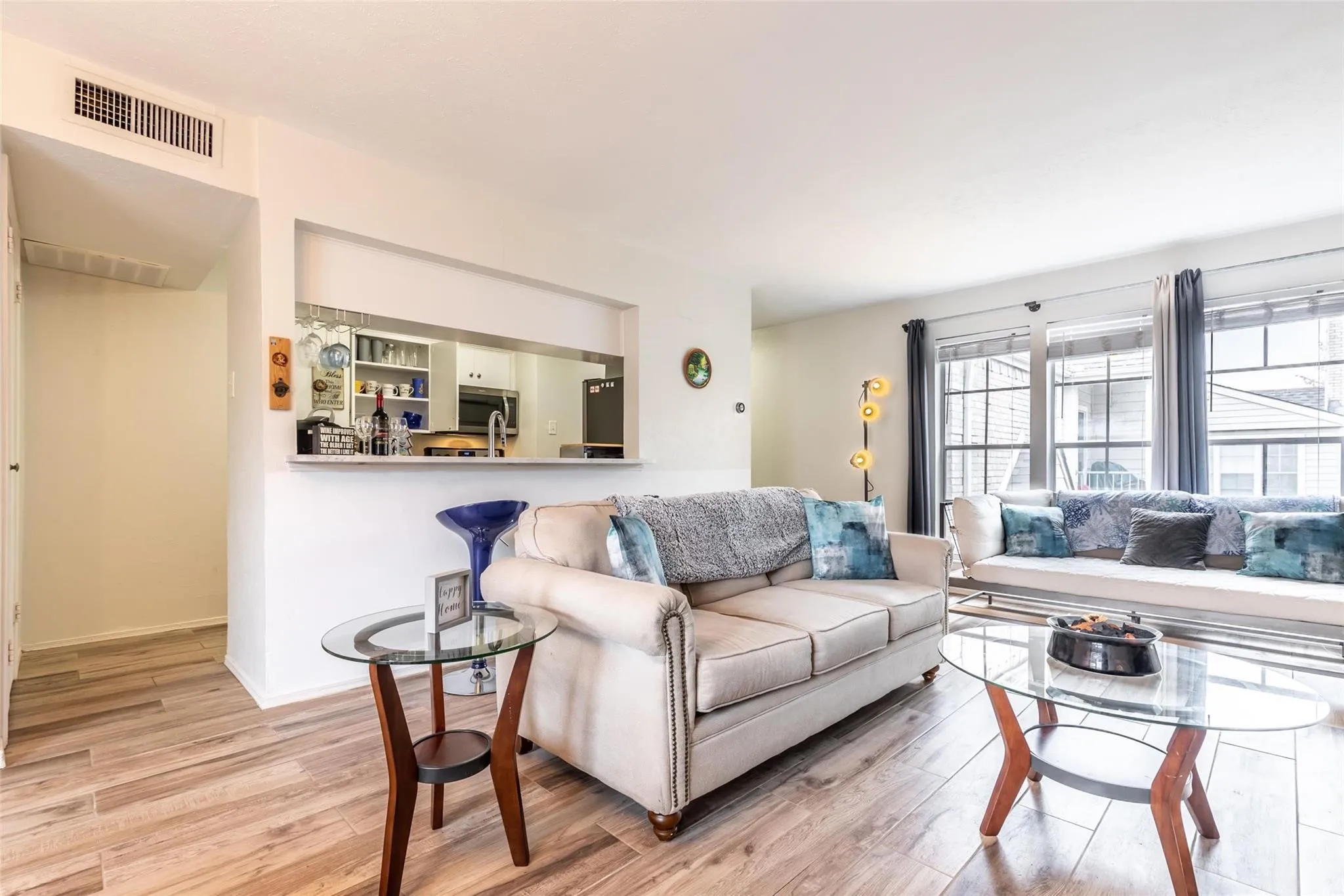 Condominium For Rent in Dallas County , 5881 Preston View Boulevard 215, Dallas, Texas 75240, 2 Bedroom, 2 Bathroom, Garage spaces, 1,017 Sqft, built in 1968, Preowned, mls#21230554, Real Estate Agent in Dallas, Homes For Rent in Dallas county, Homes For Rent in Dallas, Realtor in Dallas Texas, Real Estate Brokerage Independent Realty Texas, Luminita Cordes Realtor