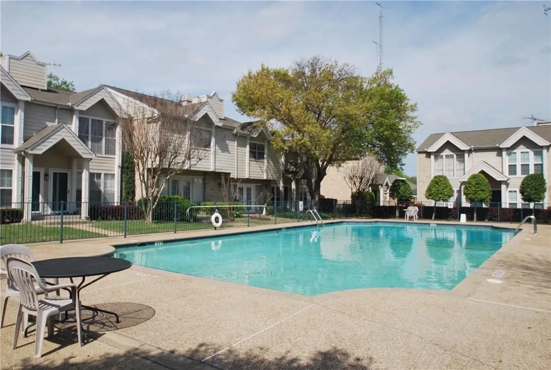 Condominium For Rent in Dallas County , 5881 Preston View Boulevard 215, Dallas, Texas 75240, 2 Bedroom, 2 Bathroom, Garage spaces, 1,017 Sqft, built in 1968, Preowned, mls#21230554, Real Estate Agent in Dallas, Homes For Rent in Dallas county, Homes For Rent in Dallas, Realtor in Dallas Texas, Real Estate Brokerage Independent Realty Texas, Luminita Cordes Realtor