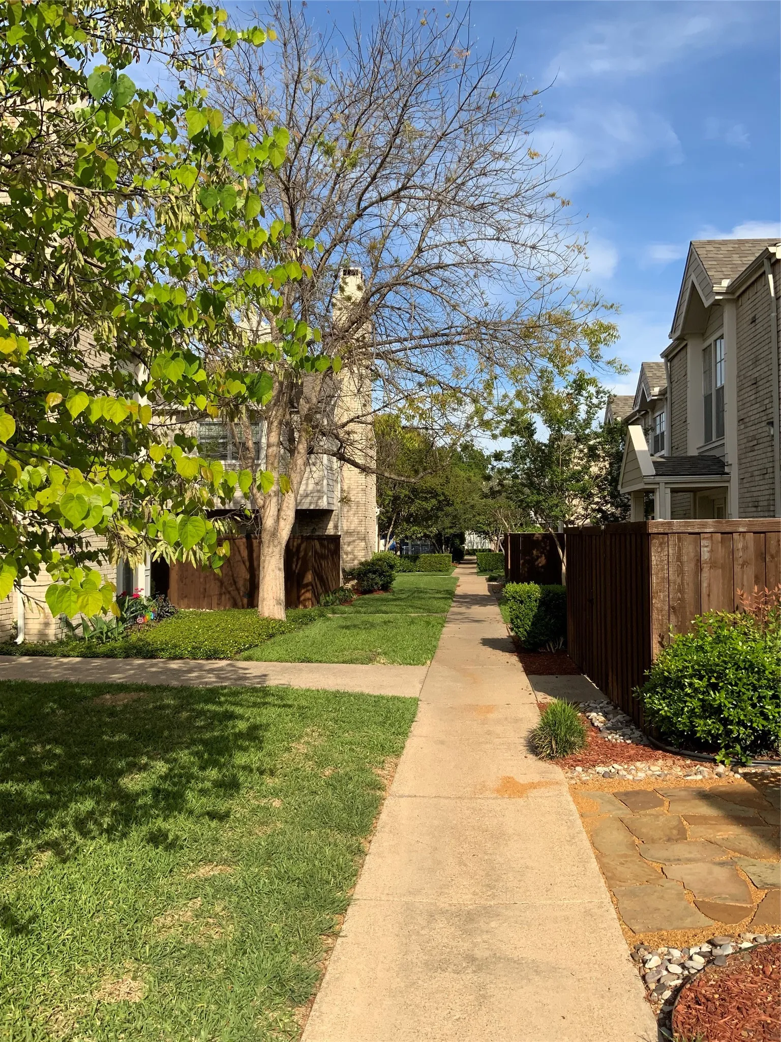 Condominium For Rent in Dallas County , 5881 Preston View Boulevard 215, Dallas, Texas 75240, 2 Bedroom, 2 Bathroom, Garage spaces, 1,017 Sqft, built in 1968, Preowned, mls#21230554, Real Estate Agent in Dallas, Homes For Rent in Dallas county, Homes For Rent in Dallas, Realtor in Dallas Texas, Real Estate Brokerage Independent Realty Texas, Luminita Cordes Realtor