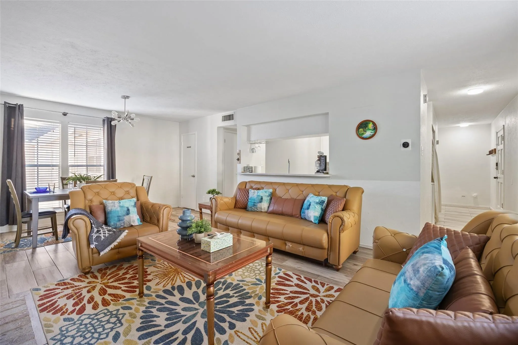 Condominium For Rent in Dallas County , 5881 Preston View Boulevard 215, Dallas, Texas 75240, 2 Bedroom, 2 Bathroom, Garage spaces, 1,017 Sqft, built in 1968, Preowned, mls#21230554, Real Estate Agent in Dallas, Homes For Rent in Dallas county, Homes For Rent in Dallas, Realtor in Dallas Texas, Real Estate Brokerage Independent Realty Texas, Luminita Cordes Realtor