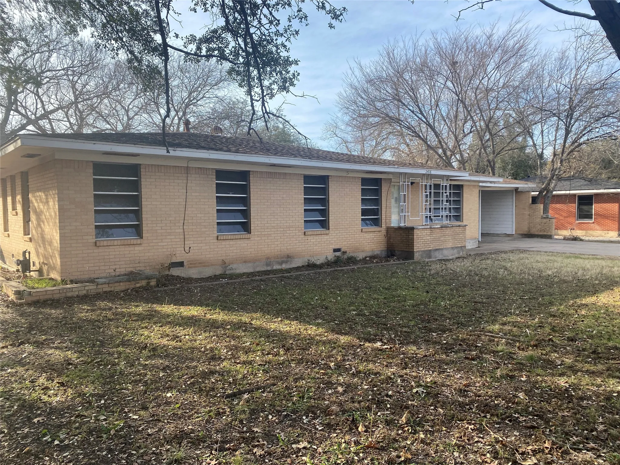 Single Family Residence For Sale in Mc Lennan County , 2408 Lake Air Drive, Waco, Texas 76710, 3 Bedroom, 2 Bathroom, 2 Garage spaces, 1,683 Sqft, built in 1955, Price $190,000, mls#21230091, Real Estate Agent in Waco, Homes For Sale in Mc Lennan county, Homes For Sale in Waco, Realtor in Waco Texas, Real Estate Brokerage Independent Realty Texas, Luminita Cordes Realtor
