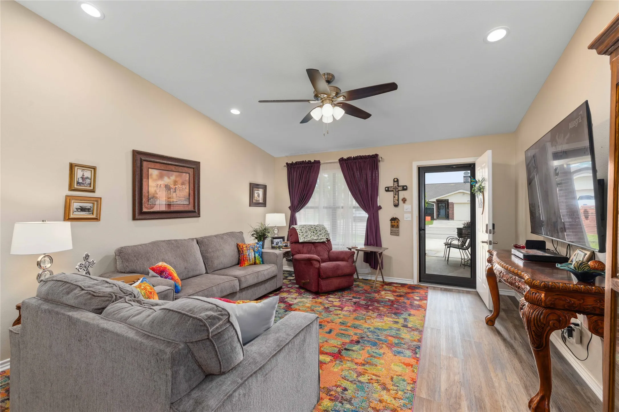 Single Family Residence For Sale in Brown County , 213 Wills Way, Early, Texas 76802, 2 Bedroom, 2 Bathroom, 1 Garage spaces, 1,358 Sqft, built in 2003, Preowned, mls#21229891, Real Estate Agent in Early, Homes For Sale in Brown county, Homes For Sale in Early, Realtor in Early Texas, Real Estate Brokerage Independent Realty Texas, Luminita Cordes Realtor