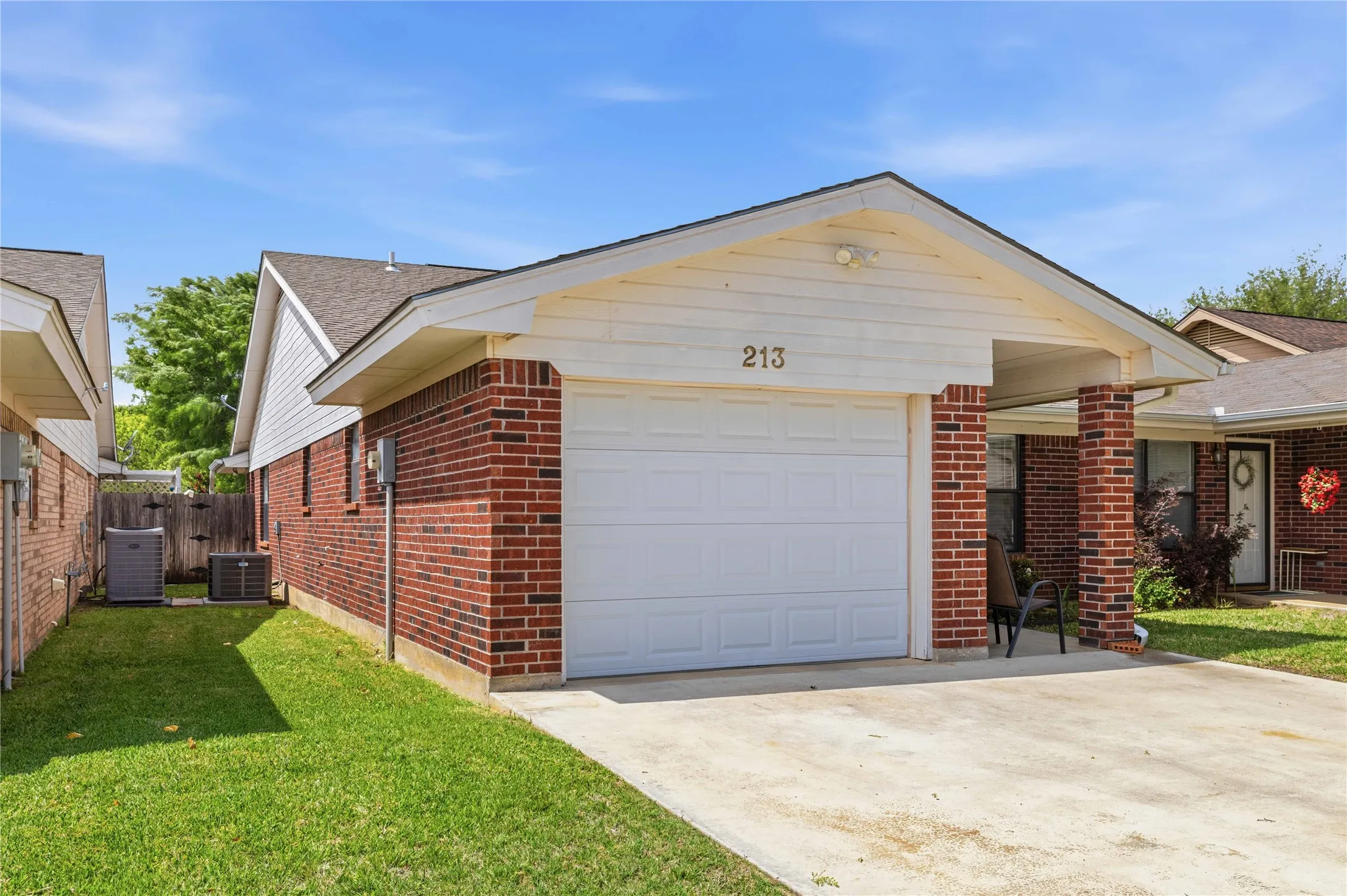 Single Family Residence For Sale in Brown County , 213 Wills Way, Early, Texas 76802, 2 Bedroom, 2 Bathroom, 1 Garage spaces, 1,358 Sqft, built in 2003, Preowned, mls#21229891, Real Estate Agent in Early, Homes For Sale in Brown county, Homes For Sale in Early, Realtor in Early Texas, Real Estate Brokerage Independent Realty Texas, Luminita Cordes Realtor