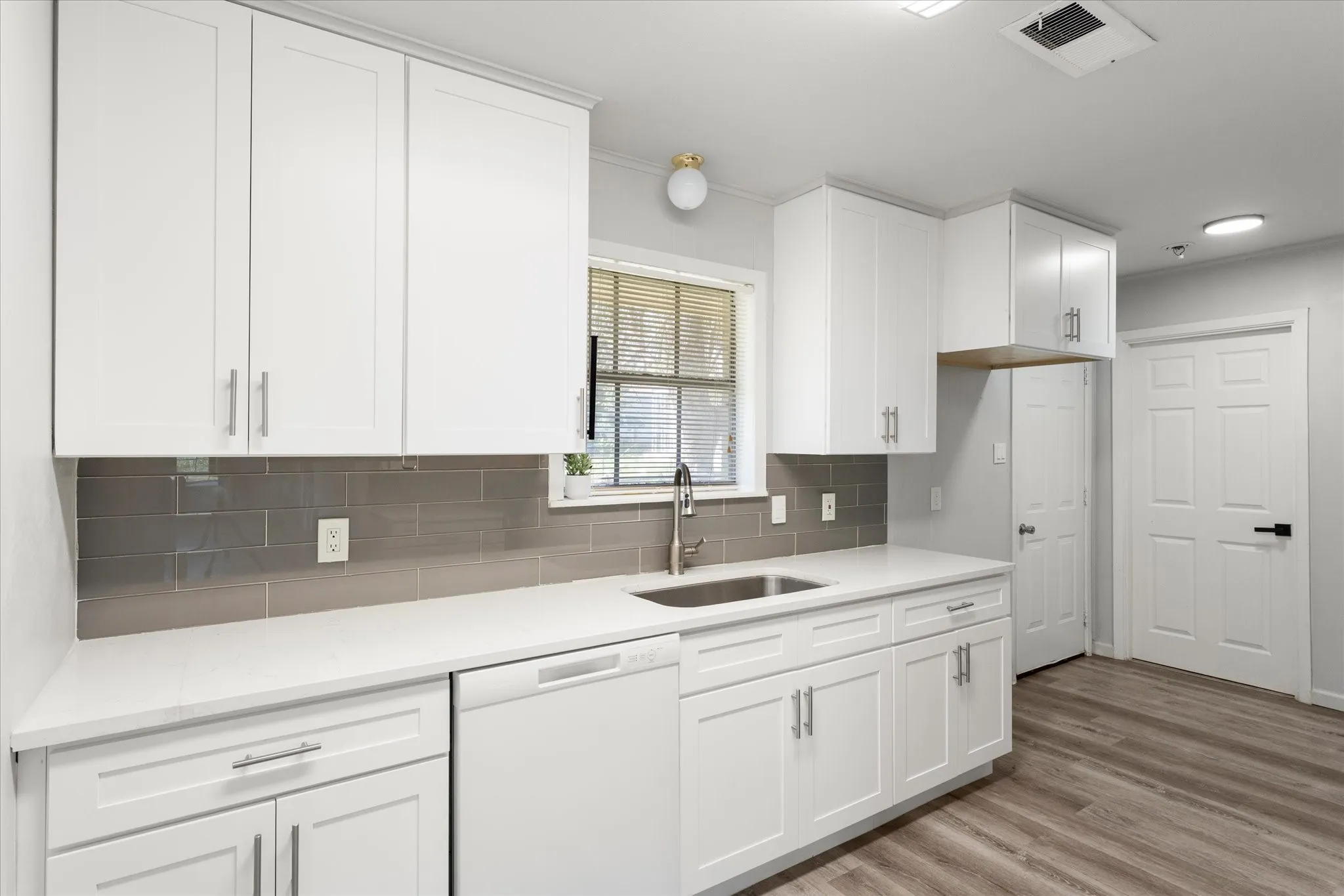 Single Family Residence For Sale in Wood County , 613 Graham Street, Mineola, Texas 75773, 3 Bedroom, 3 Bathroom, 2 Garage spaces, 1,985 Sqft, built in 1960, mls#21230404, Real Estate Agent in Mineola, Homes For Sale in Wood county, Homes For Sale in Mineola, Realtor in Mineola Texas, Real Estate Brokerage Independent Realty Texas, Luminita Cordes Realtor