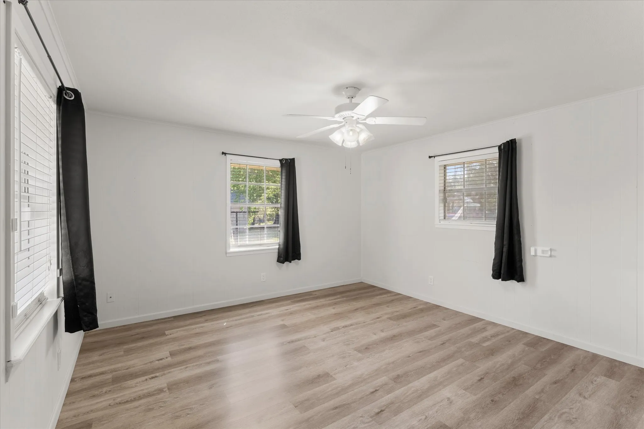 Single Family Residence For Sale in Wood County , 613 Graham Street, Mineola, Texas 75773, 3 Bedroom, 3 Bathroom, 2 Garage spaces, 1,985 Sqft, built in 1960, mls#21230404, Real Estate Agent in Mineola, Homes For Sale in Wood county, Homes For Sale in Mineola, Realtor in Mineola Texas, Real Estate Brokerage Independent Realty Texas, Luminita Cordes Realtor