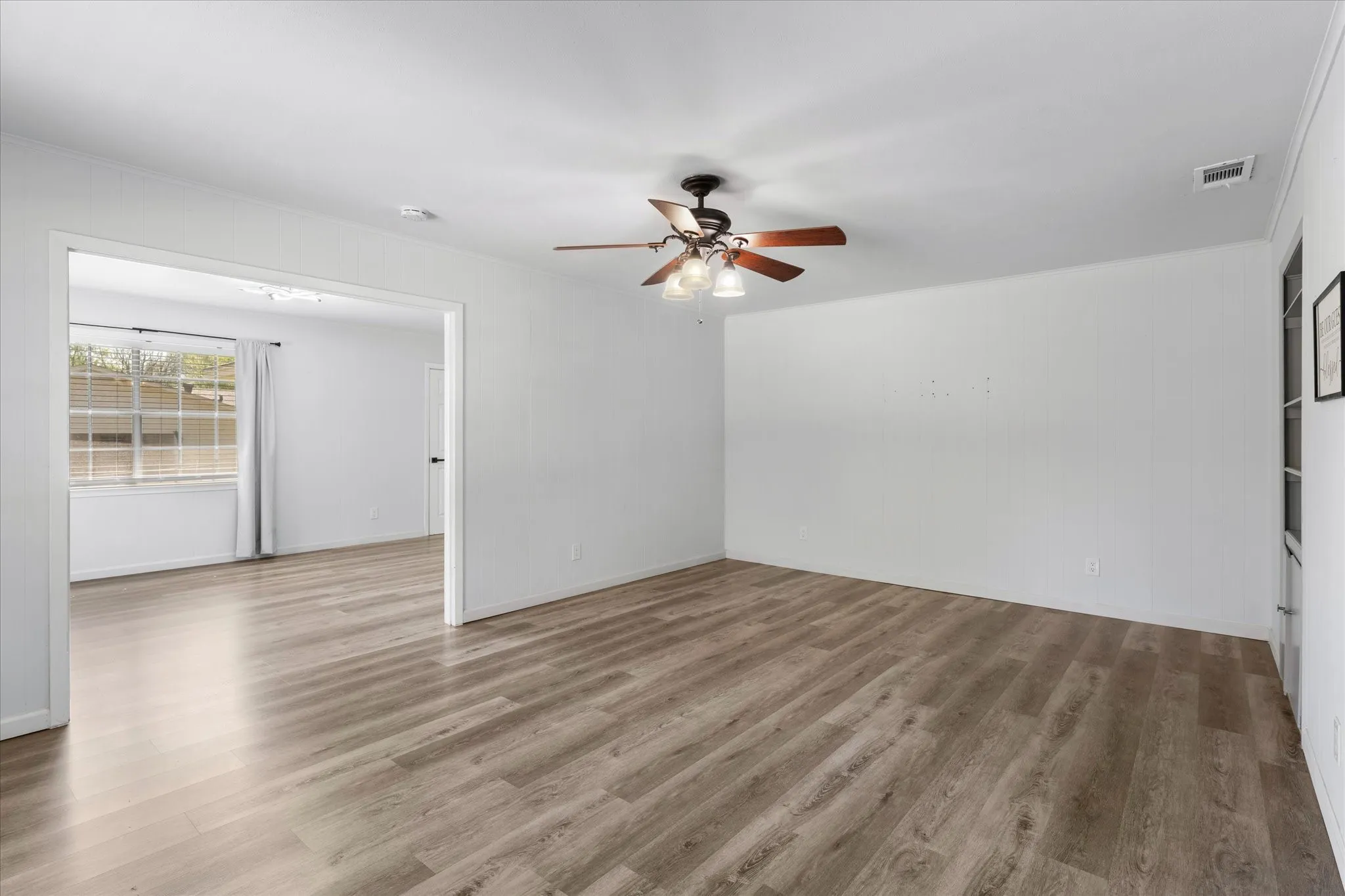 Single Family Residence For Sale in Wood County , 613 Graham Street, Mineola, Texas 75773, 3 Bedroom, 3 Bathroom, 2 Garage spaces, 1,985 Sqft, built in 1960, mls#21230404, Real Estate Agent in Mineola, Homes For Sale in Wood county, Homes For Sale in Mineola, Realtor in Mineola Texas, Real Estate Brokerage Independent Realty Texas, Luminita Cordes Realtor