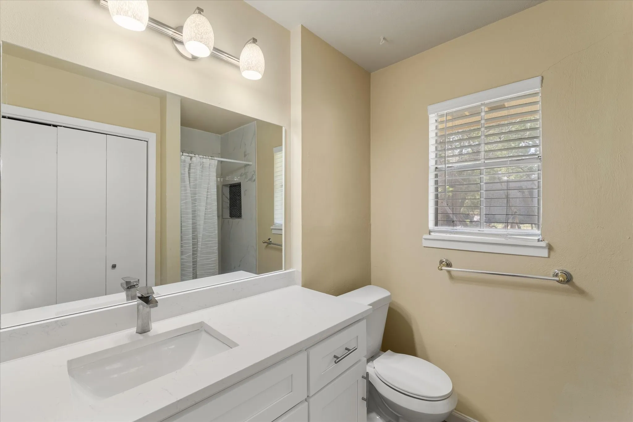 Single Family Residence For Sale in Wood County , 613 Graham Street, Mineola, Texas 75773, 3 Bedroom, 3 Bathroom, 2 Garage spaces, 1,985 Sqft, built in 1960, mls#21230404, Real Estate Agent in Mineola, Homes For Sale in Wood county, Homes For Sale in Mineola, Realtor in Mineola Texas, Real Estate Brokerage Independent Realty Texas, Luminita Cordes Realtor