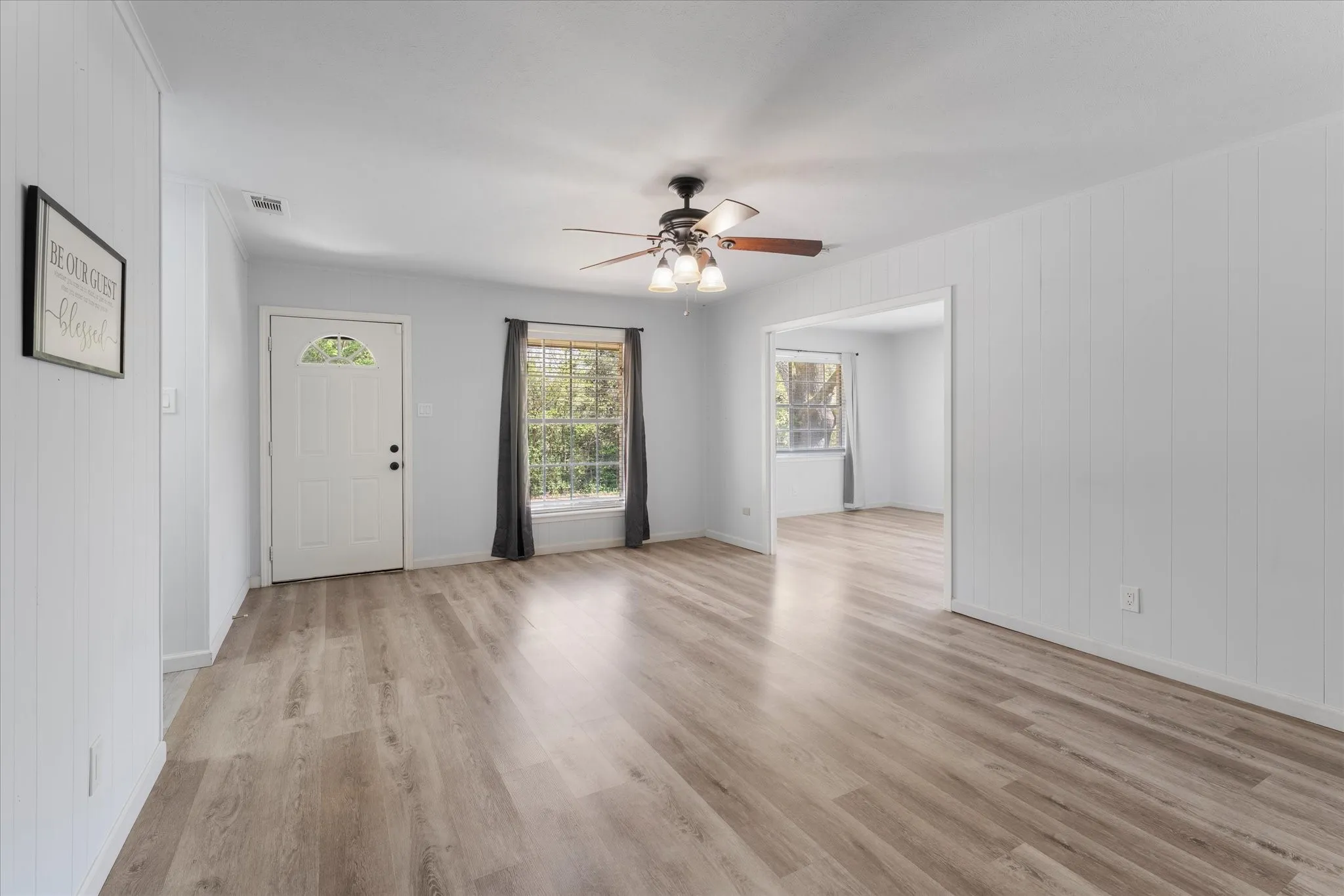 Single Family Residence For Sale in Wood County , 613 Graham Street, Mineola, Texas 75773, 3 Bedroom, 3 Bathroom, 2 Garage spaces, 1,985 Sqft, built in 1960, mls#21230404, Real Estate Agent in Mineola, Homes For Sale in Wood county, Homes For Sale in Mineola, Realtor in Mineola Texas, Real Estate Brokerage Independent Realty Texas, Luminita Cordes Realtor