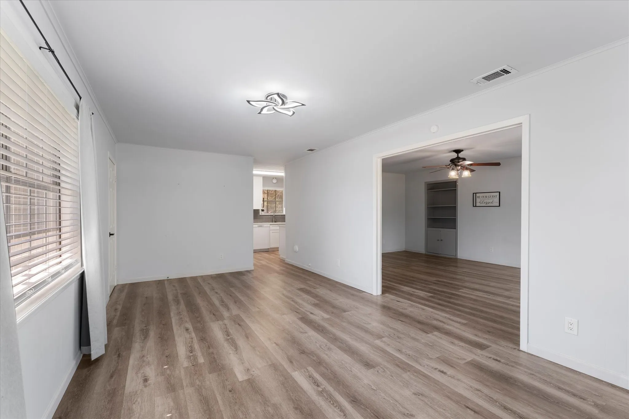 Single Family Residence For Sale in Wood County , 613 Graham Street, Mineola, Texas 75773, 3 Bedroom, 3 Bathroom, 2 Garage spaces, 1,985 Sqft, built in 1960, mls#21230404, Real Estate Agent in Mineola, Homes For Sale in Wood county, Homes For Sale in Mineola, Realtor in Mineola Texas, Real Estate Brokerage Independent Realty Texas, Luminita Cordes Realtor