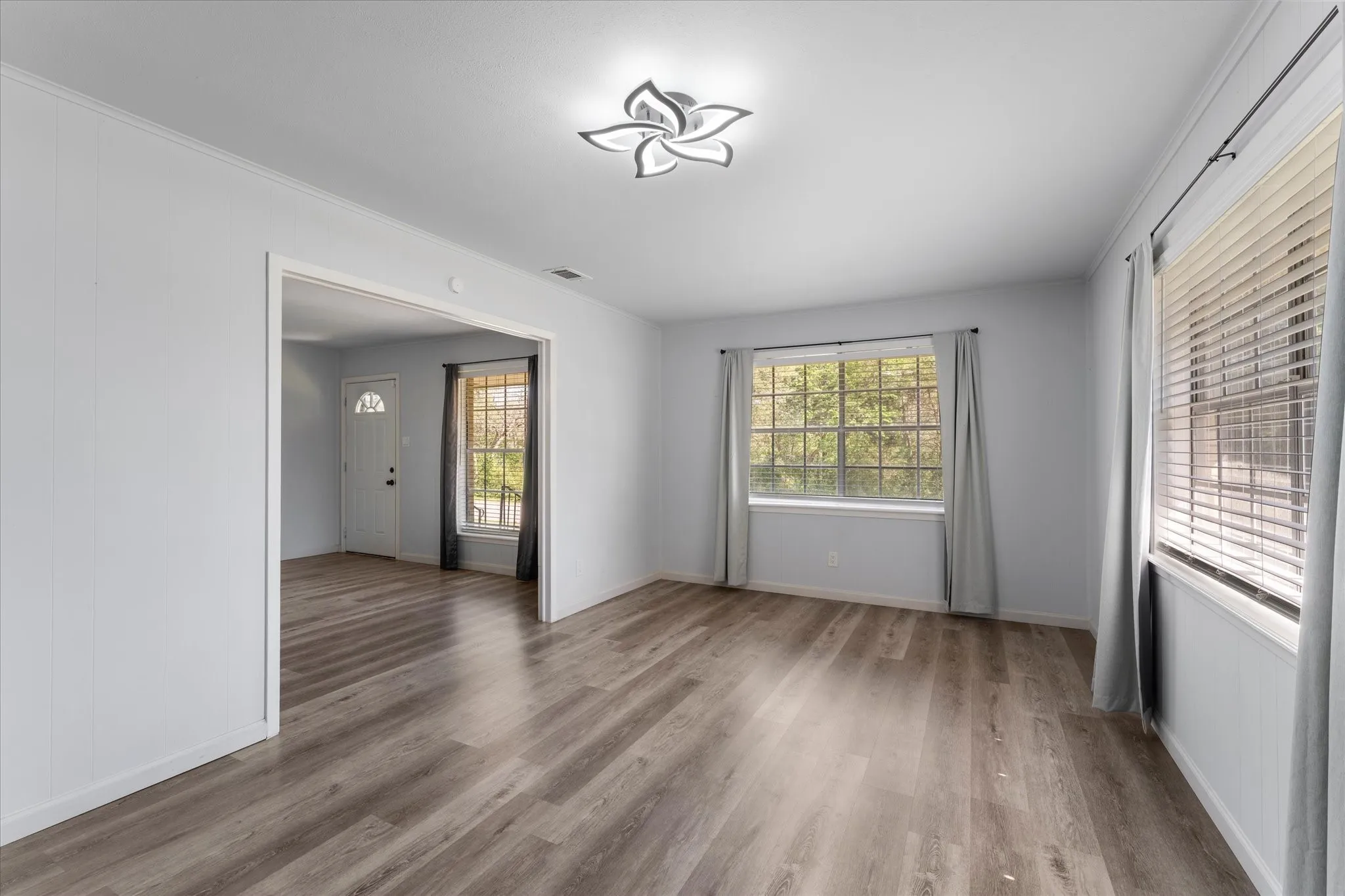 Single Family Residence For Sale in Wood County , 613 Graham Street, Mineola, Texas 75773, 3 Bedroom, 3 Bathroom, 2 Garage spaces, 1,985 Sqft, built in 1960, mls#21230404, Real Estate Agent in Mineola, Homes For Sale in Wood county, Homes For Sale in Mineola, Realtor in Mineola Texas, Real Estate Brokerage Independent Realty Texas, Luminita Cordes Realtor
